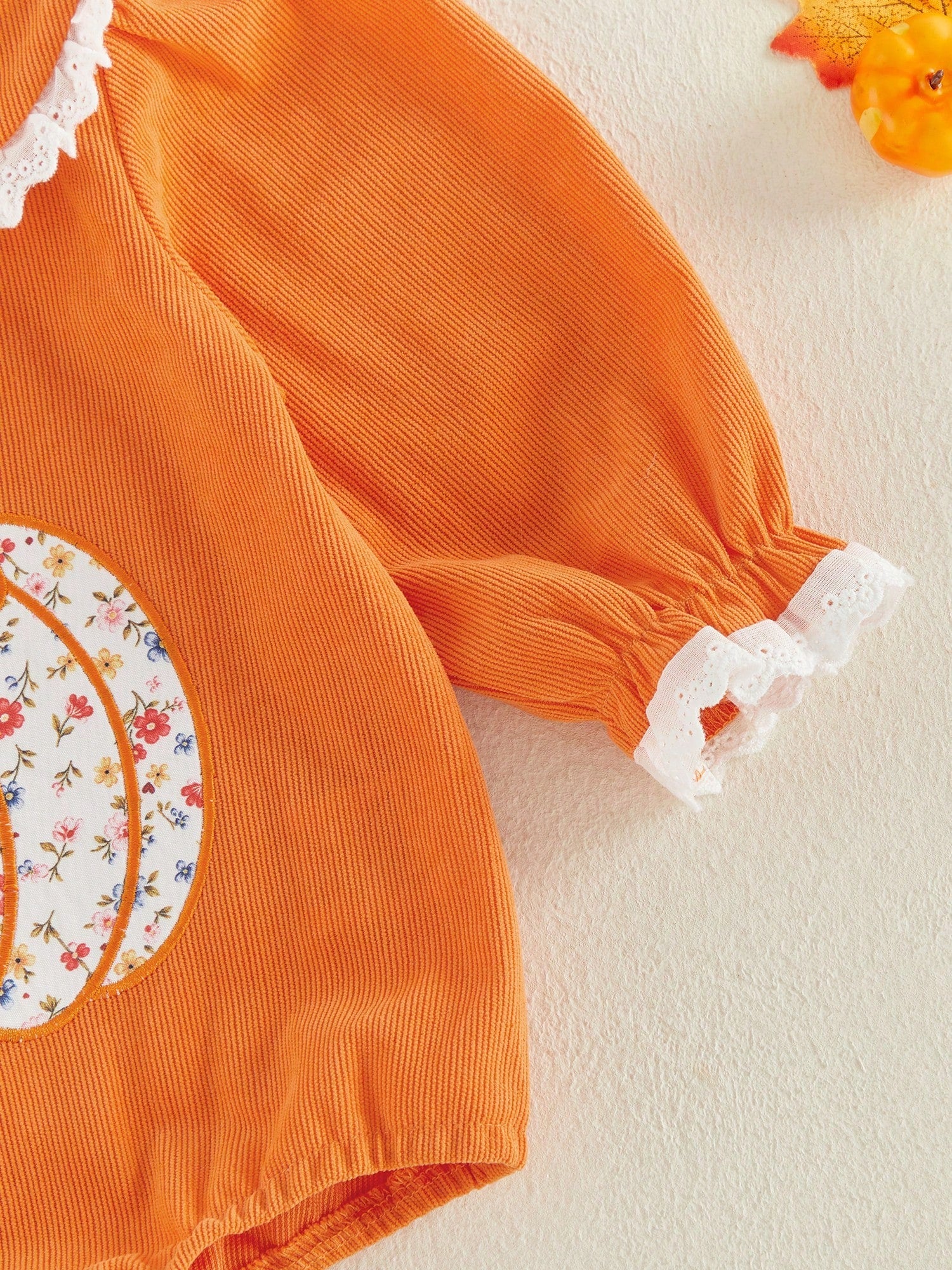 0-18M Newborn Baby Infant Baby Girls Fall Long Sleeve Peter Pan Eyelet Lace Collar Corduroy Bodysuit Floral Pumpkin Bow Patch