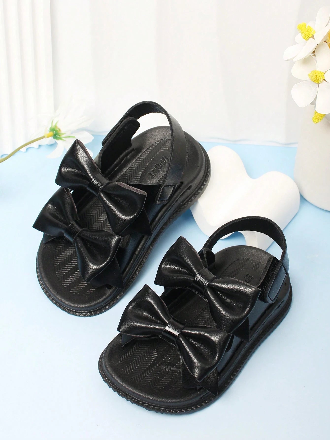 1 Pair Black Hook And Loop Closure Baby Sandals With Bow Decor, Simple And Comfortable Infant Outdoor Shoes, Summer