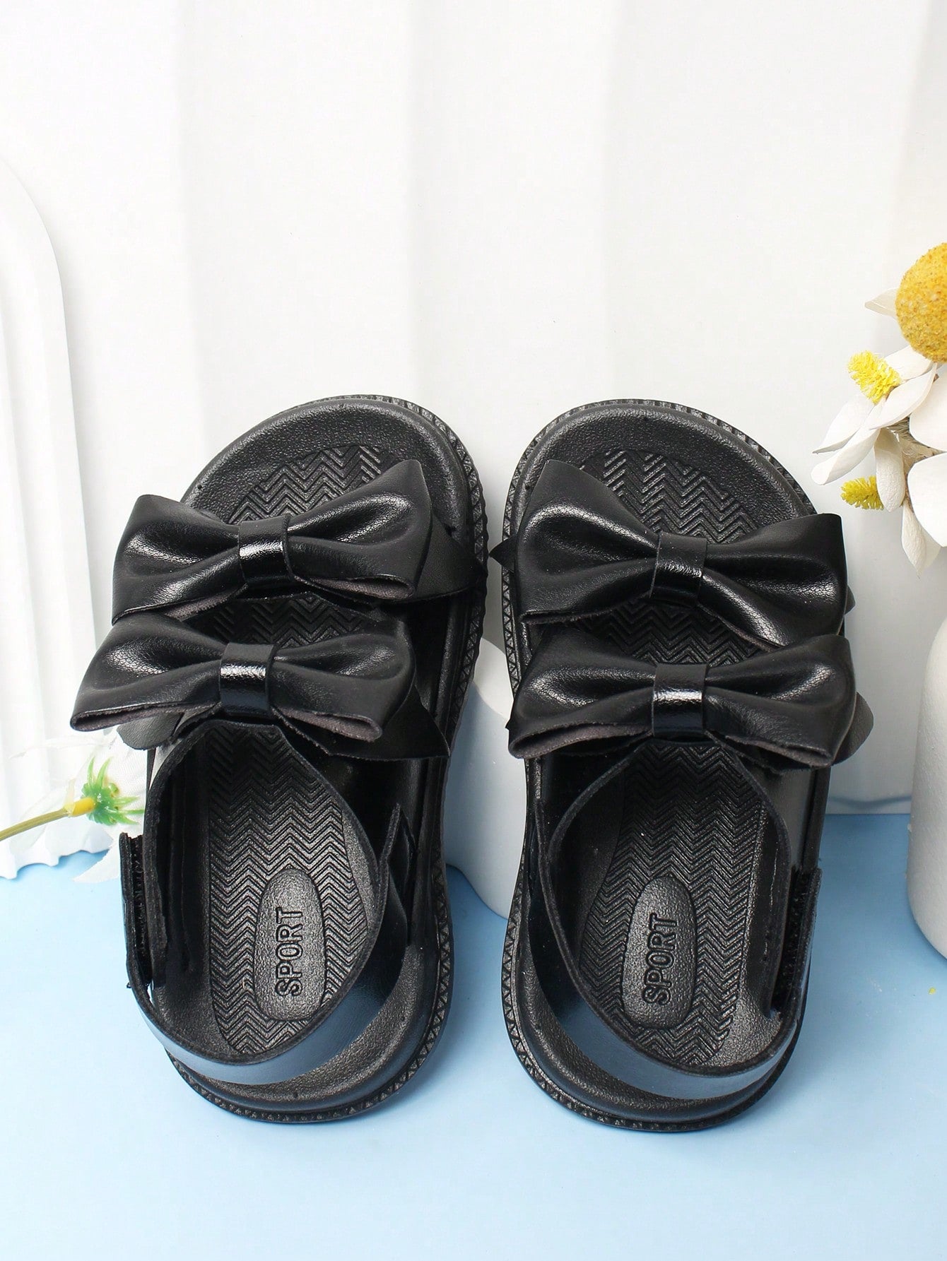 1 Pair Black Hook And Loop Closure Baby Sandals With Bow Decor, Simple And Comfortable Infant Outdoor Shoes, Summer