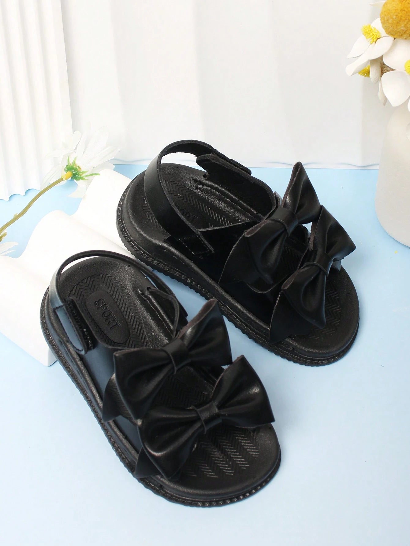 1 Pair Black Hook And Loop Closure Baby Sandals With Bow Decor, Simple And Comfortable Infant Outdoor Shoes, Summer