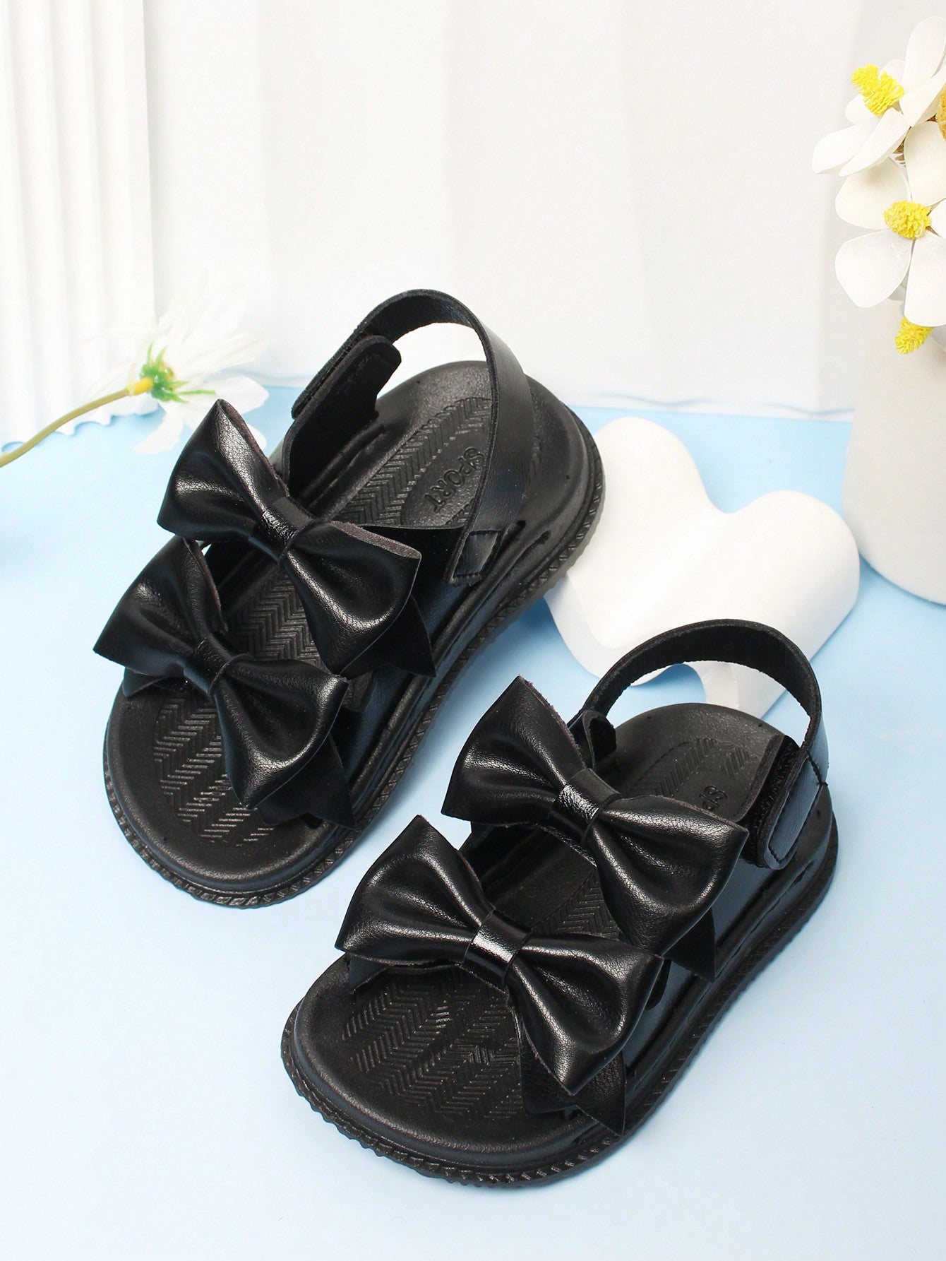 1 Pair Black Hook And Loop Closure Baby Sandals With Bow Decor, Simple And Comfortable Infant Outdoor Shoes, Summer