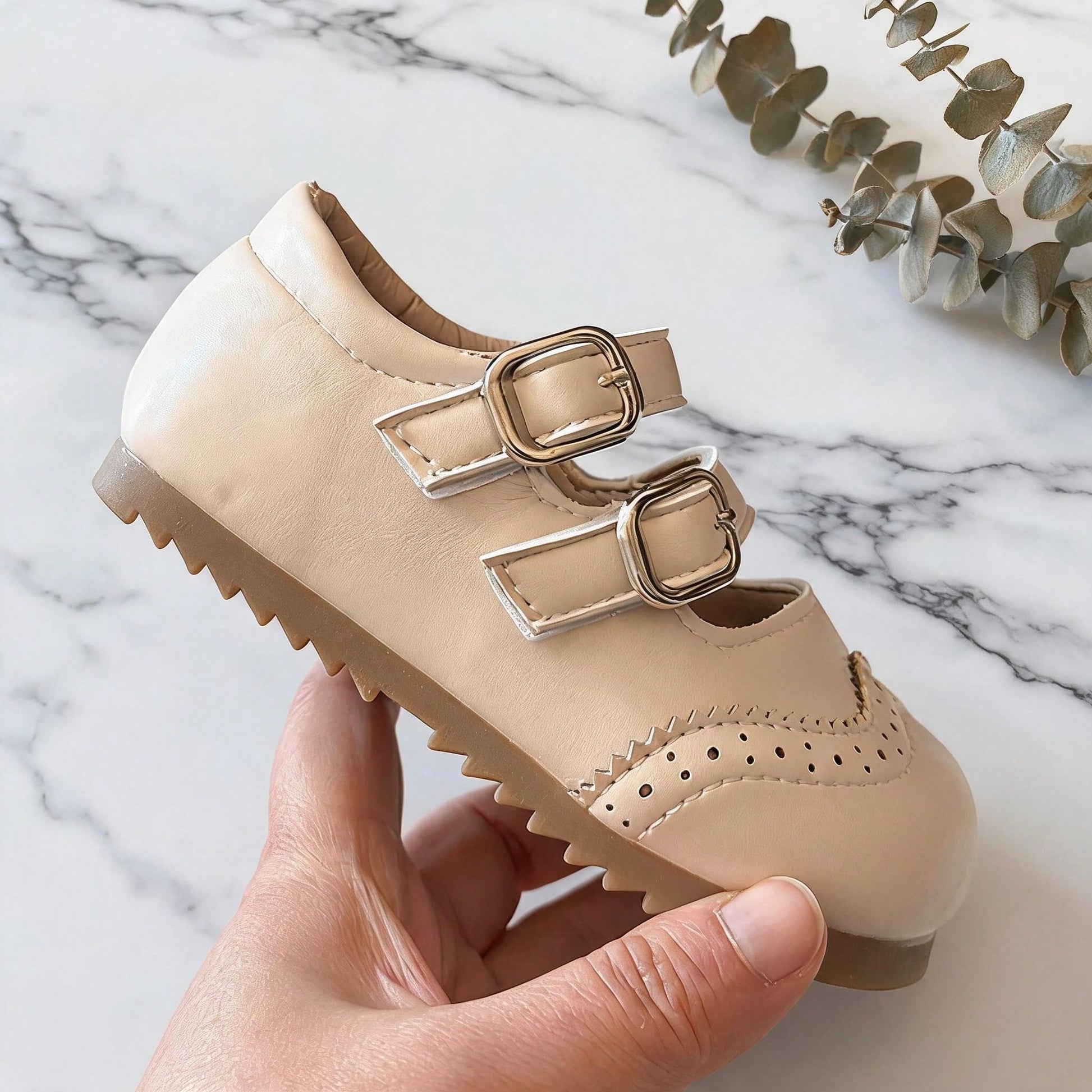1 Pair Girls' Double Buckle Vintage Brogue Carved Soft Sole Non-Slip Princess Shoes, Fashionable Versatile For Spring And Autumn