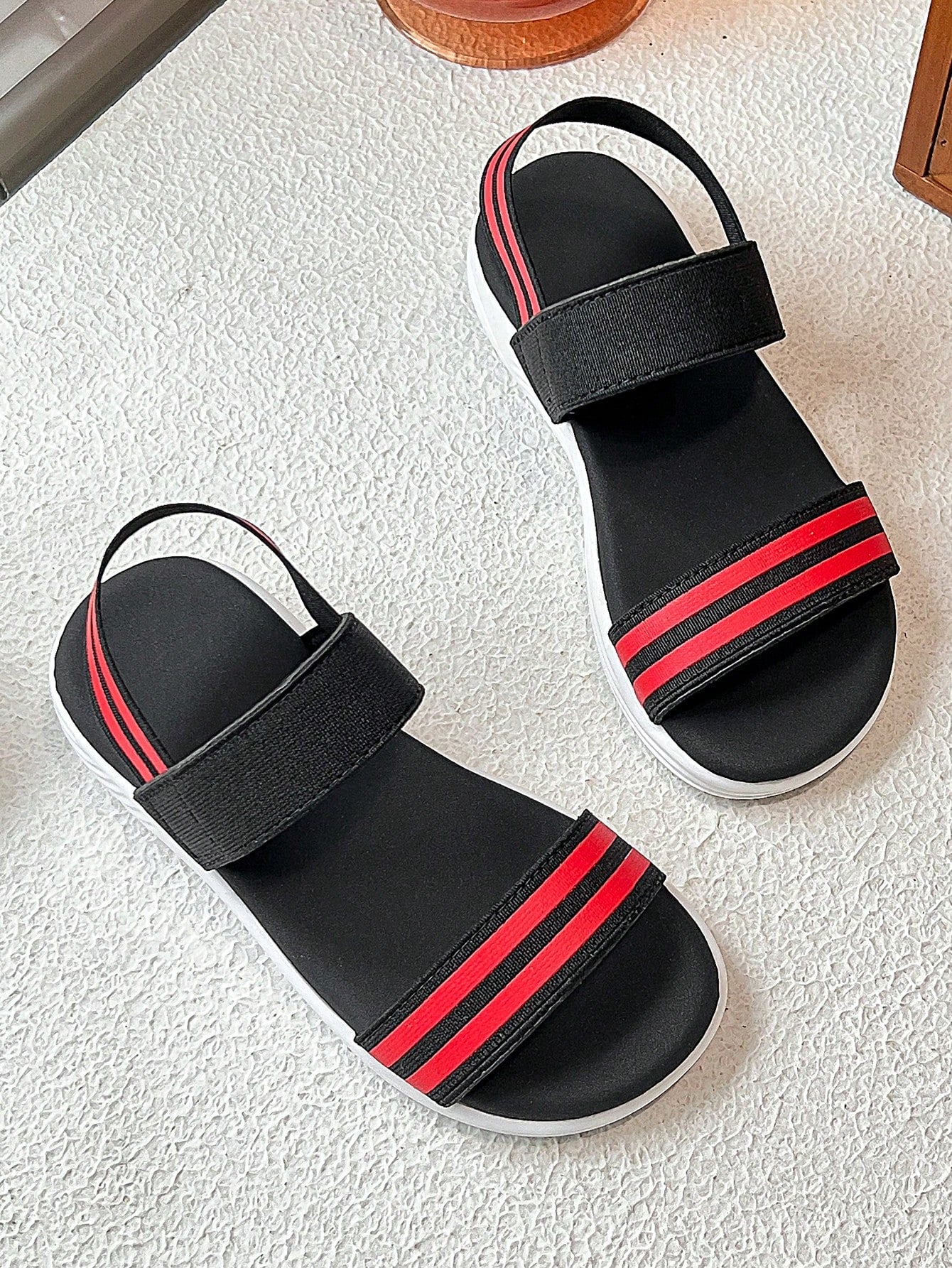 1 Pair Girls' Sports Sandals, Soft Sole Casual Design, Black & White Contrast Style, Suitable For Play And Daily Wear