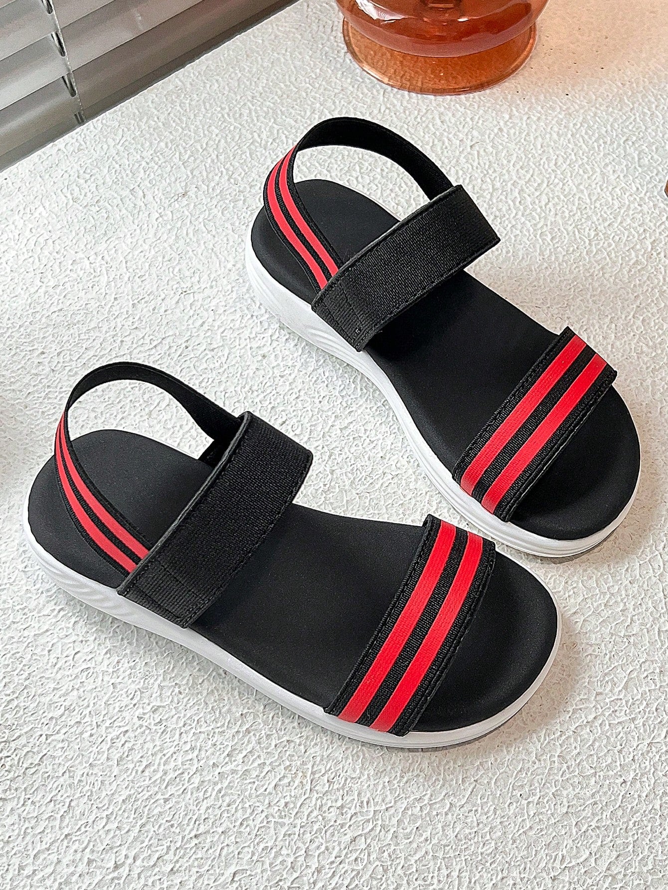 1 Pair Girls' Sports Sandals, Soft Sole Casual Design, Black & White Contrast Style, Suitable For Play And Daily Wear