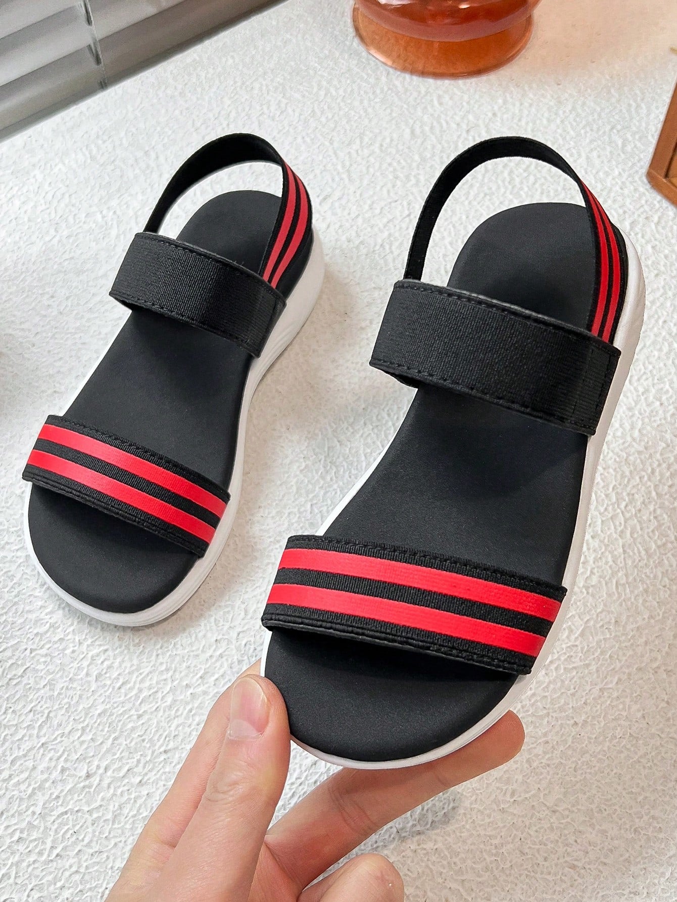 1 Pair Girls' Sports Sandals, Soft Sole Casual Design, Black & White Contrast Style, Suitable For Play And Daily Wear