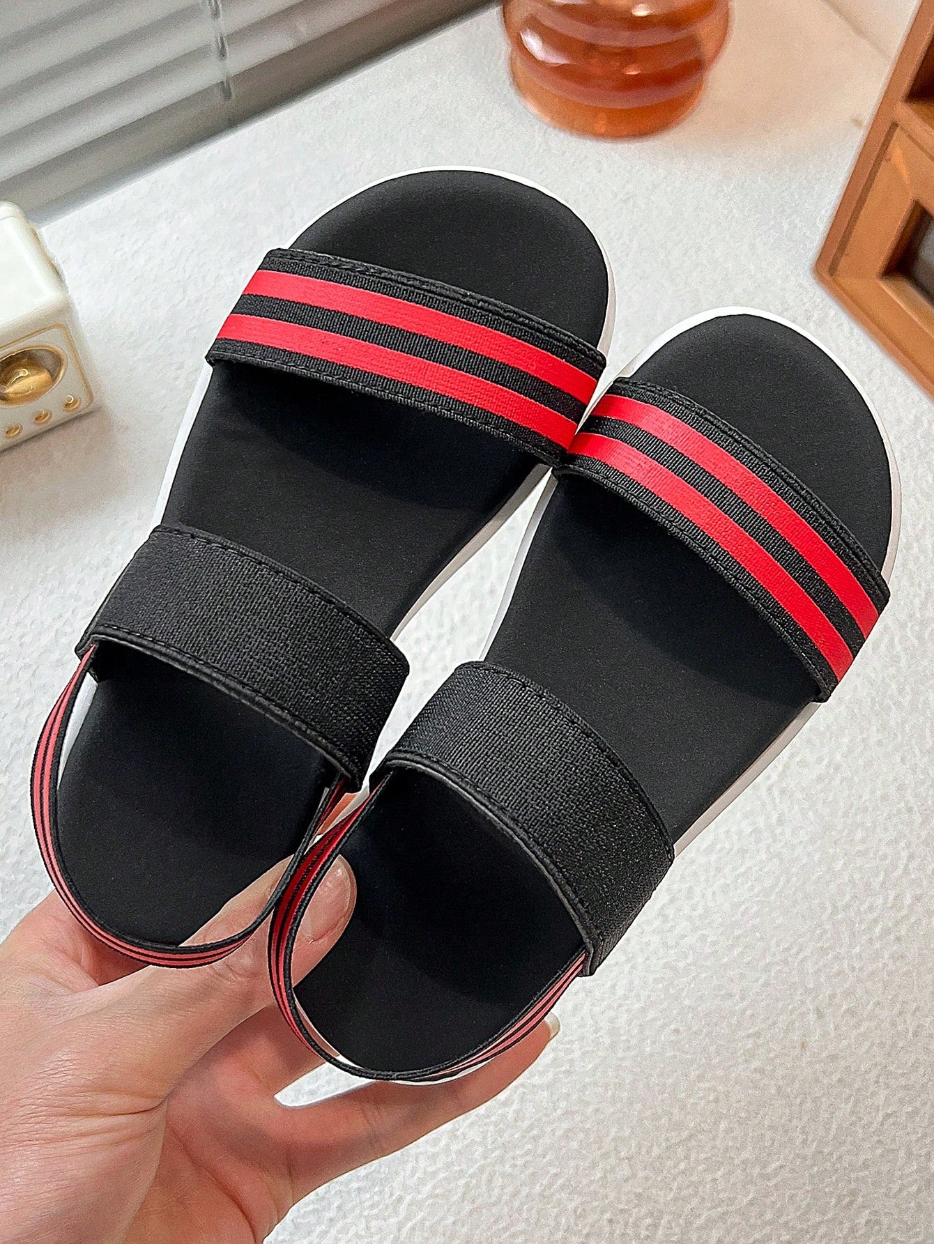 1 Pair Girls' Sports Sandals, Soft Sole Casual Design, Black & White Contrast Style, Suitable For Play And Daily Wear