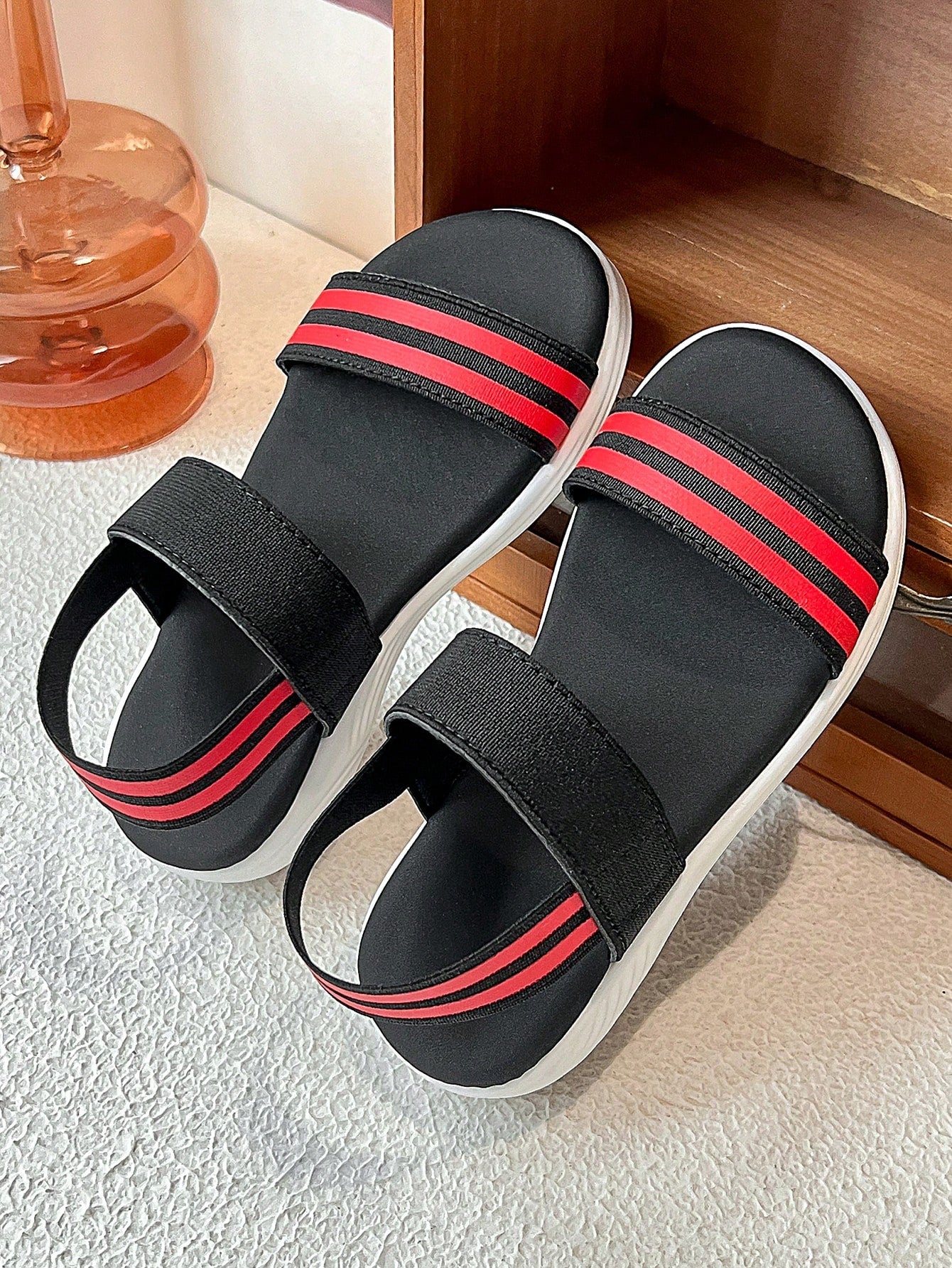 1 Pair Girls' Sports Sandals, Soft Sole Casual Design, Black & White Contrast Style, Suitable For Play And Daily Wear