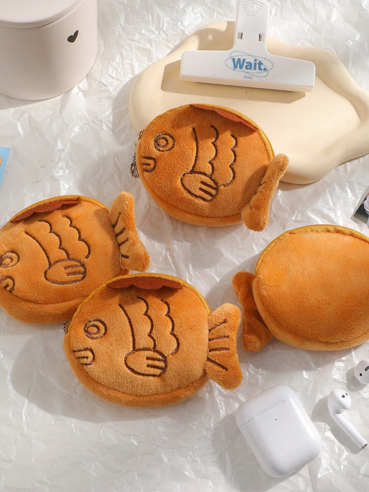 1 PC Coins Purse, Cute Fish Plush Coin Purse Keychain Change Purse Small Wallets Girls Lovely Earphone Storage Bag Coin Pouch