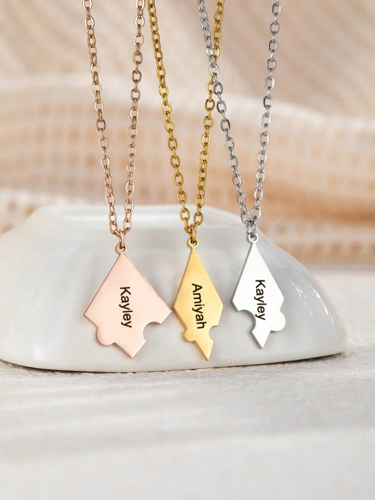 1 Pc Engraved Name Splicing Puzzle Necklace,Personalized Stainless Steel Necklace Puzzle Piece Pendant For BFF,Engraved DIY Multiple Pieces Family Custom Name Puzzle Necklace For Sister Brother,Mother