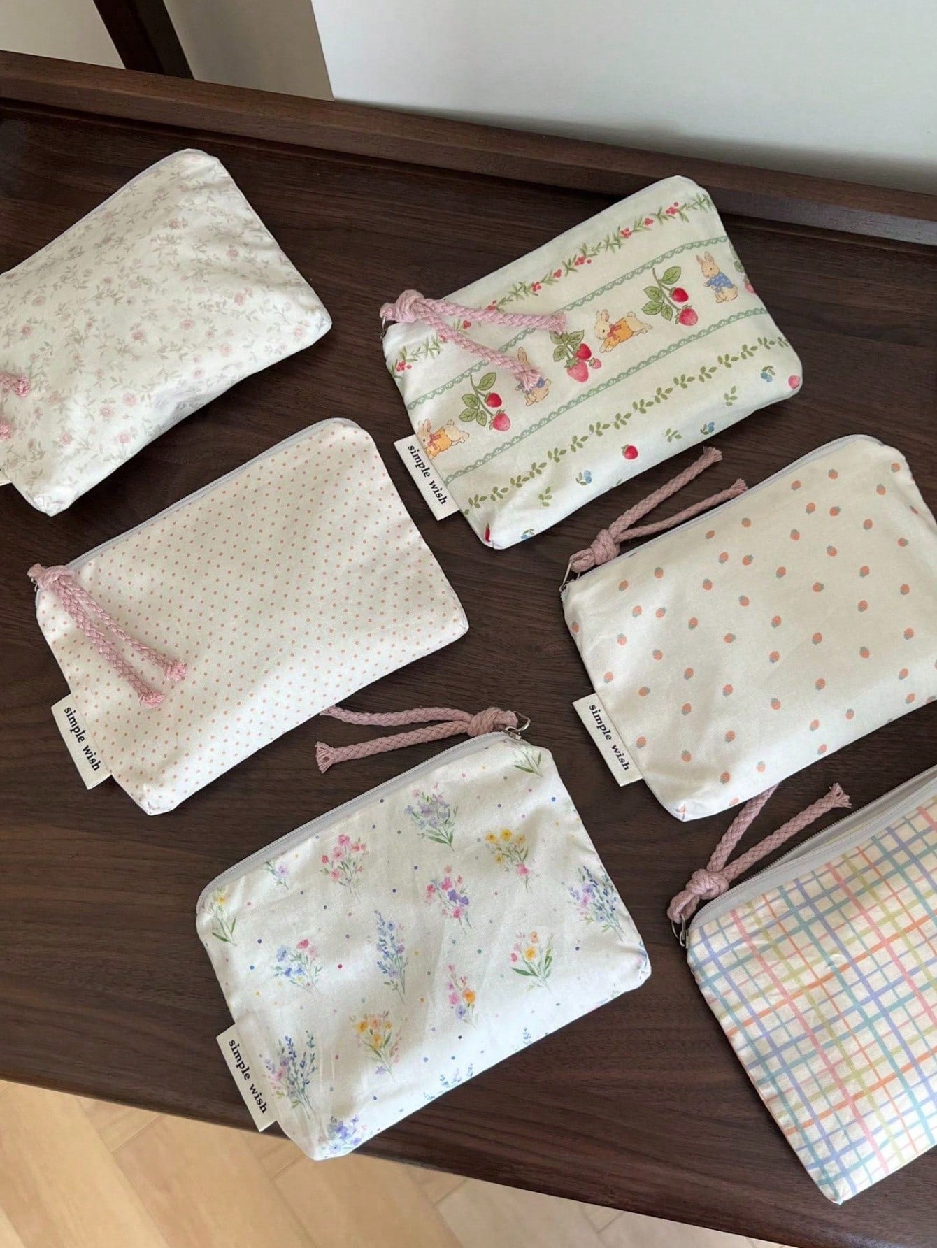 1 PC Red Polka Dot Girls Cute Mini Coin Purse Wallet Makeup Cosmetic Skincare Storage Bag With Zipper,For Lip Oil,Sunscreen Cream,Hand Cream,Sanitary Napkin,Daily Commute Travel Cruise Dorm Essentials