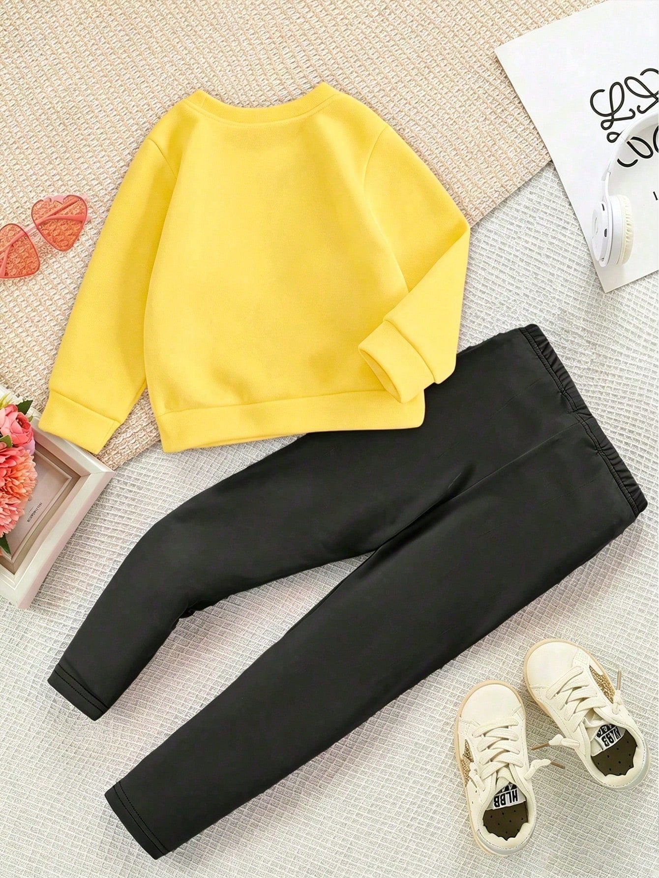 (1 Set) Autumn/Winter Baby Girl Simple Fresh Cute Cartoon Bee Pattern Basic Crew Neck Sweatshirt And Leggings 2-Piece Set