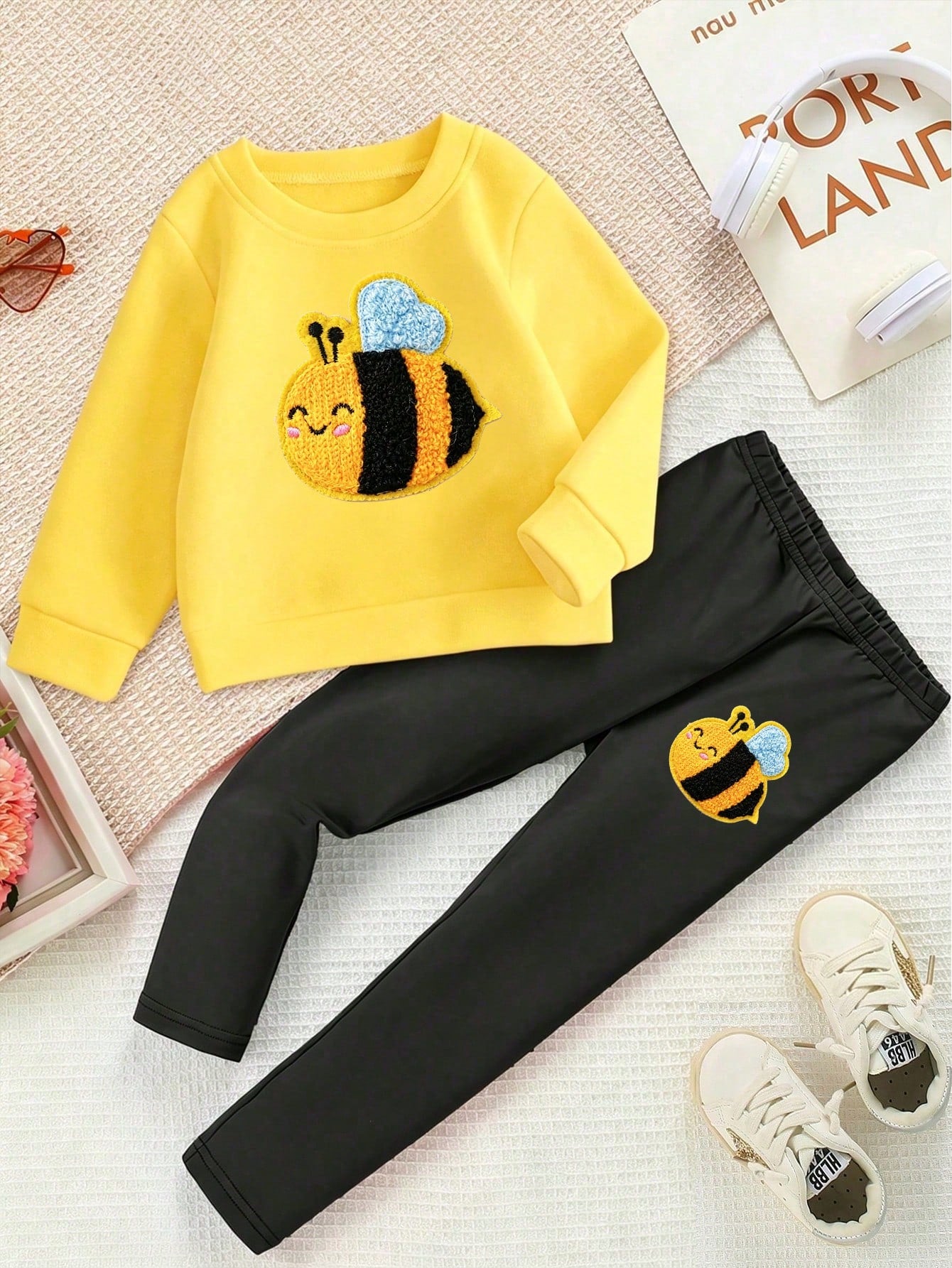 (1 Set) Autumn/Winter Baby Girl Simple Fresh Cute Cartoon Bee Pattern Basic Crew Neck Sweatshirt And Leggings 2-Piece Set