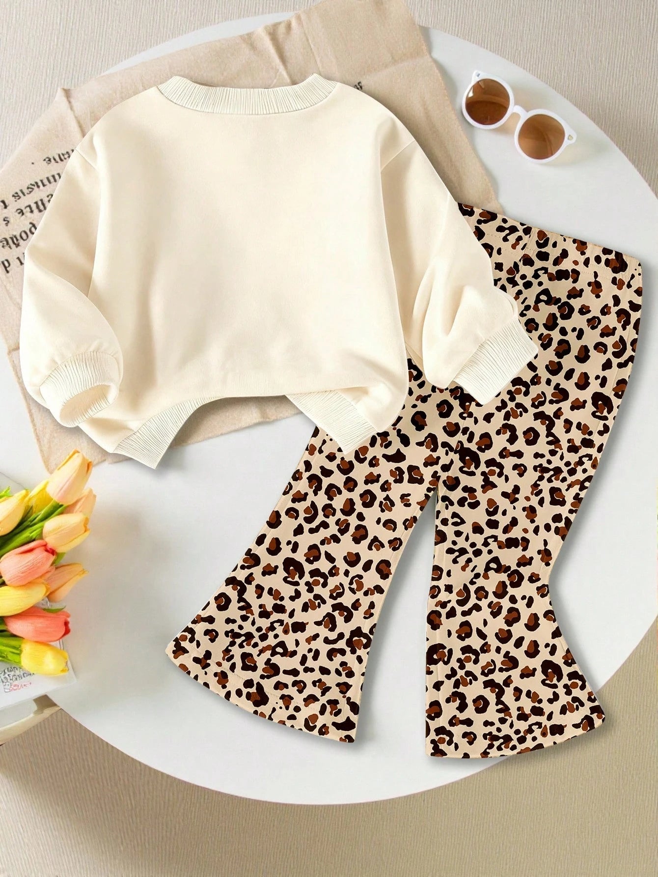1 Set Baby Girls Casual Chic Leopard Cherry Pattern Round Neck Sweatshirt And Print Flare Pants Suitable For Autumn/Winter Outings, Fun Fall Clothing