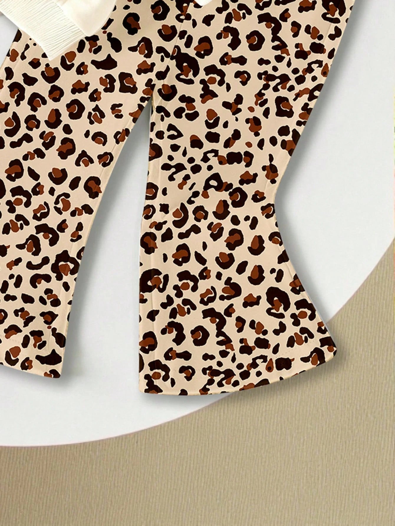 1 Set Baby Girls Casual Chic Leopard Cherry Pattern Round Neck Sweatshirt And Print Flare Pants Suitable For Autumn/Winter Outings, Fun Fall Clothing
