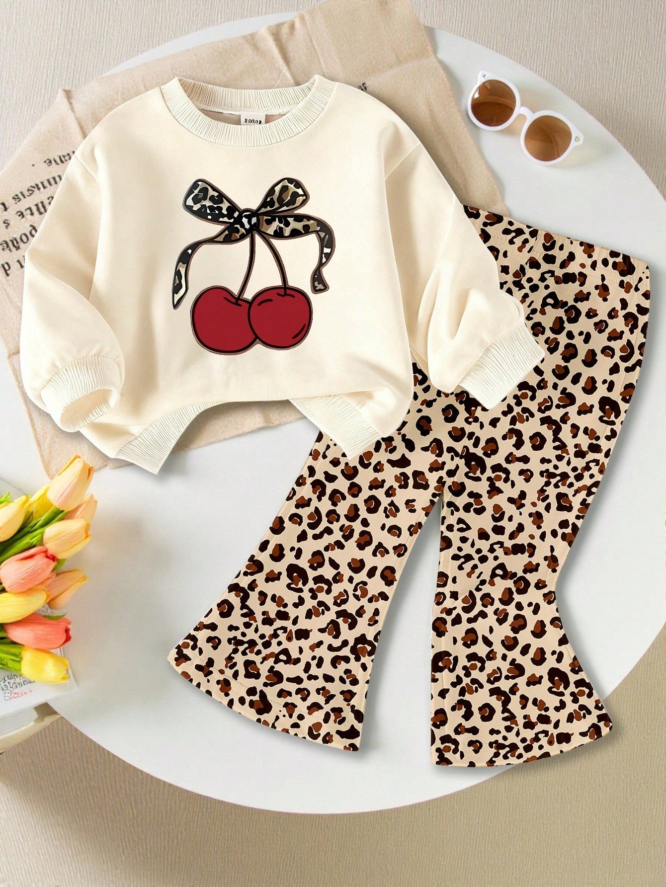 1 Set Baby Girls Casual Chic Leopard Cherry Pattern Round Neck Sweatshirt And Print Flare Pants Suitable For Autumn/Winter Outings, Fun Fall Clothing