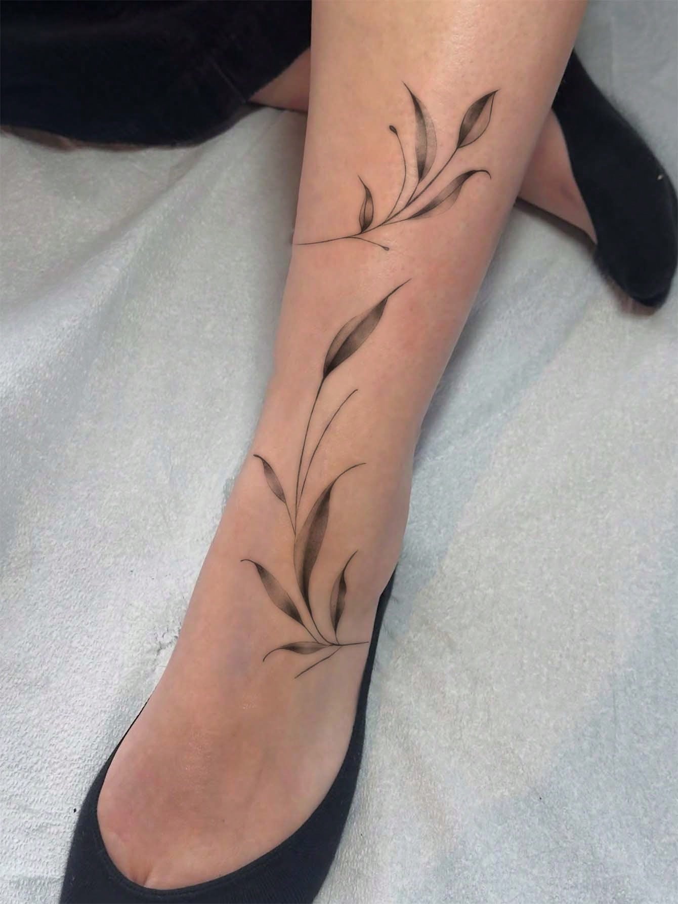 1 Sheet Water-Washable Temporary Tattoo, PVC Green Leaf Vine & Floral Pattern, Design, Waterproof, Sweatproof, Suitable For Fashionable People,Sketch Style