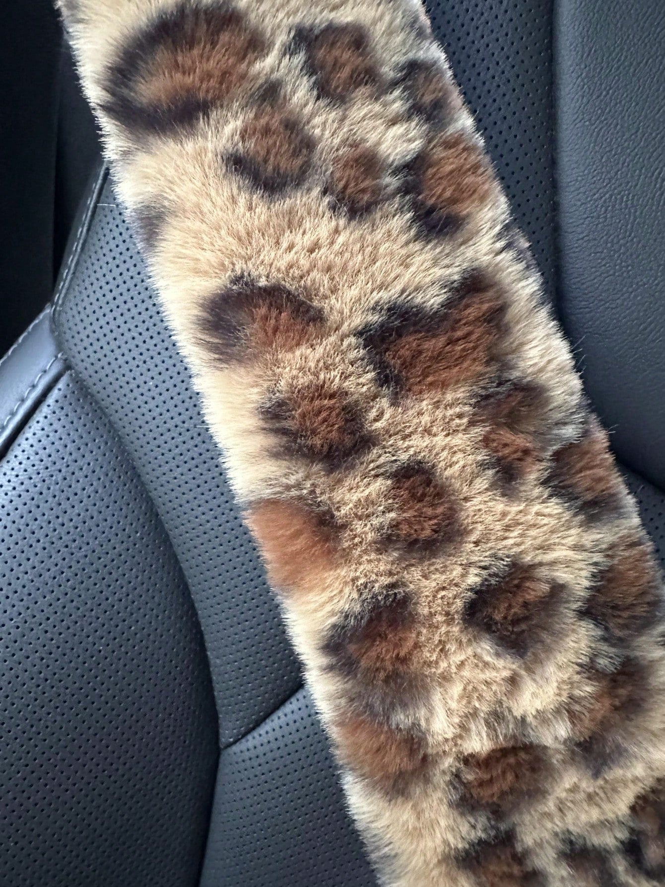 1pc/2pcs Automotive Interior Plush Seat Belt Shoulder Protection Cover Comfortable Anti Neck Anti Friction Shoulder Protection Leopard Pattern Decorative Automotive Shoulder Protection Cover
