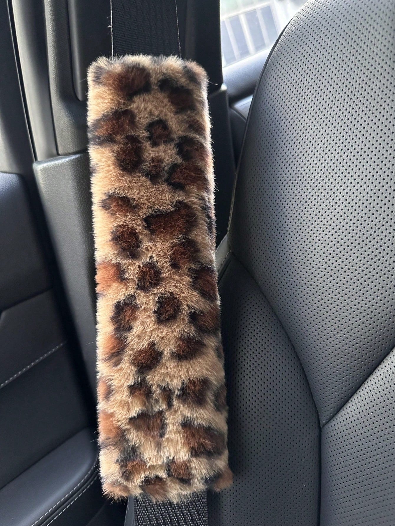 1pc/2pcs Automotive Interior Plush Seat Belt Shoulder Protection Cover Comfortable Anti Neck Anti Friction Shoulder Protection Leopard Pattern Decorative Automotive Shoulder Protection Cover