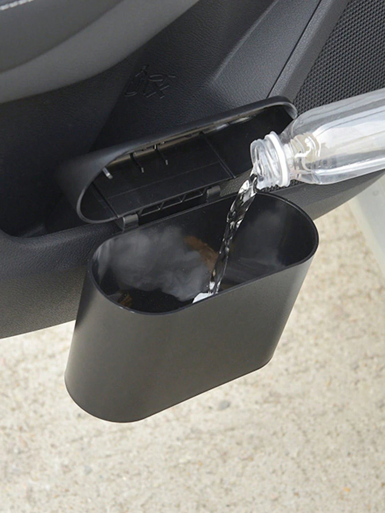 1pc Black Mini Creative Car Trash Can