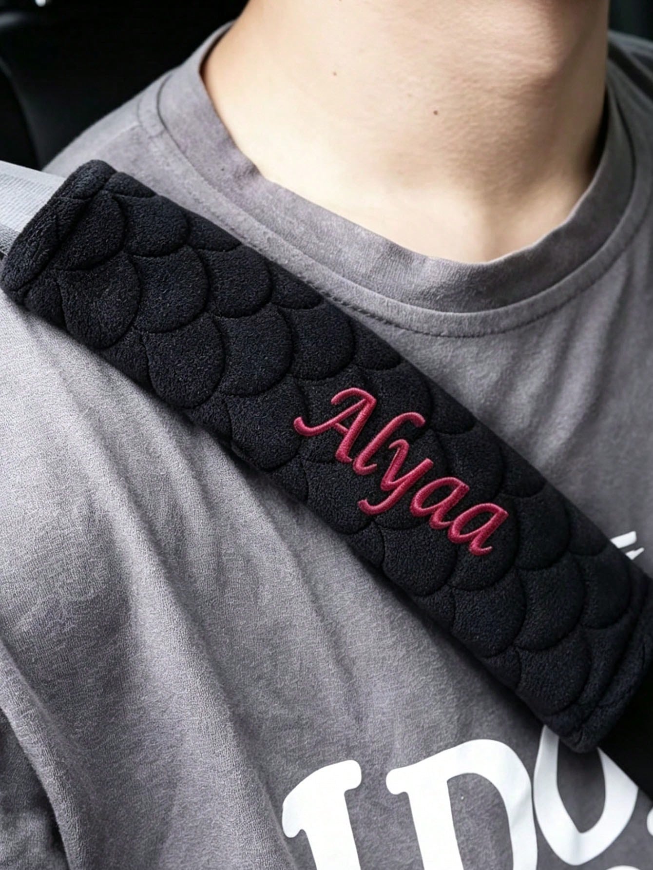 1pc Car Seat Belt Shoulder Pad, Customizable With Your Personalized Name Text- Comfortable Shoulder Protection, Relieves Shoulder Tightness And Pressure. Suitable For Comfortable Driving, Handbags, C