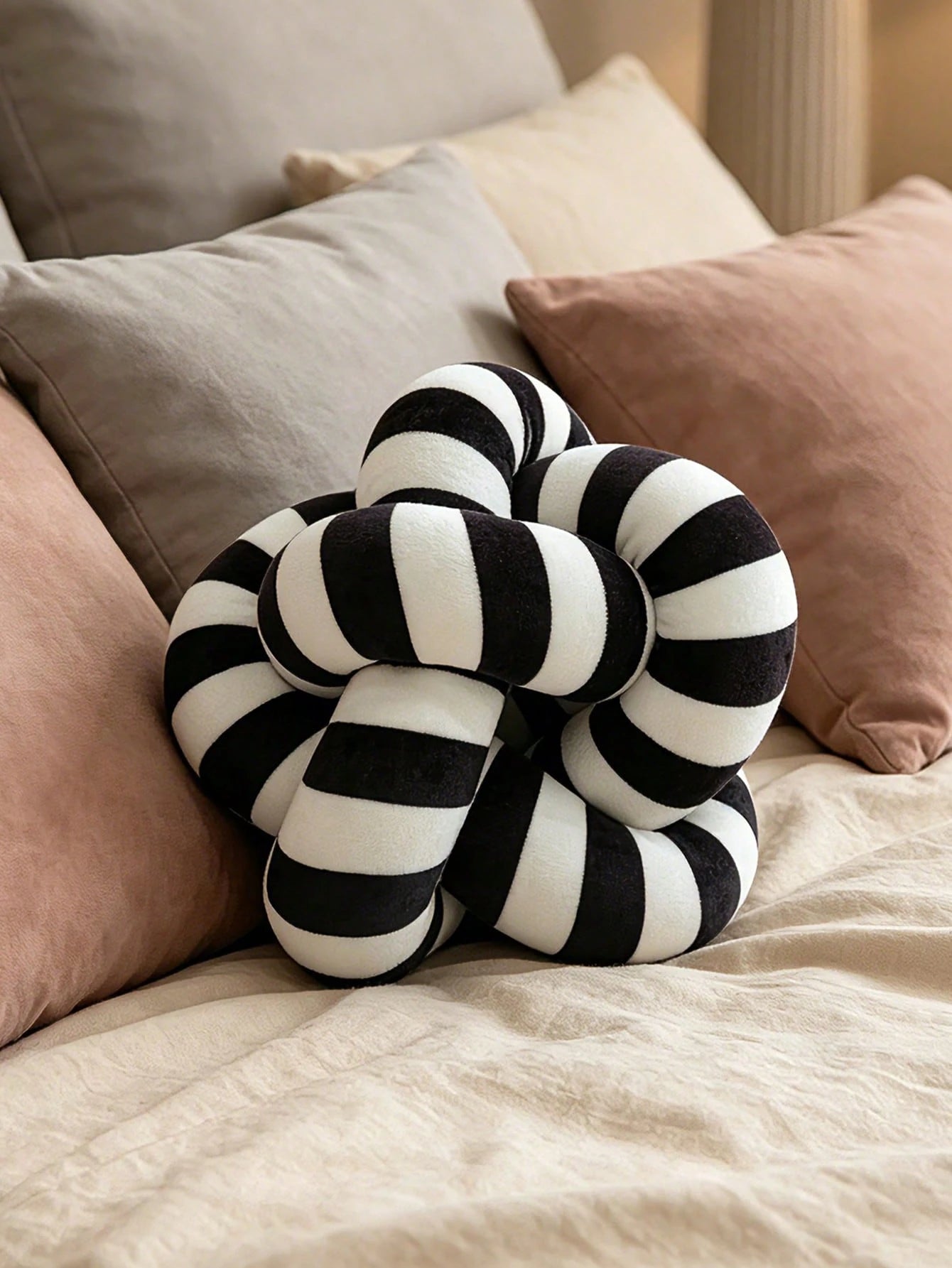 1pc Classic Black & White Striped Knotted Throw Pillow, Minimalist Ins Style Creative Ball Shaped Sofa Cushion, Suitable For Bedroom & Living Room Decor, Handmade Knitted, 3 Size Options