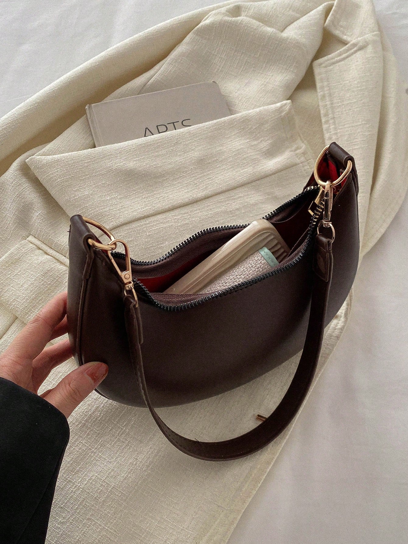 1pc Coffee Brown Crescent-Shaped PU Leather Shoulder Bag, Fashion Simple Solid Color Women Underarm Bag, Autumn/Winter, Old Money