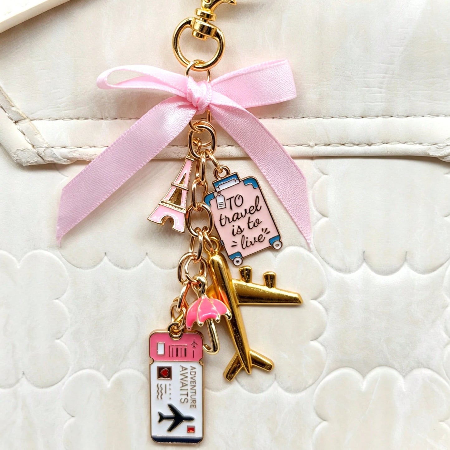 1pc Elegant Pink Bow Travel Keychain Pendant, Oil Drop Airplane, Luggage, Boarding Pass, Passport, Eiffel Tower DIY Decoration, Women's Bag Charm, Suitcase Decoration, Shoulder Bag Accessory, Multi-Fu