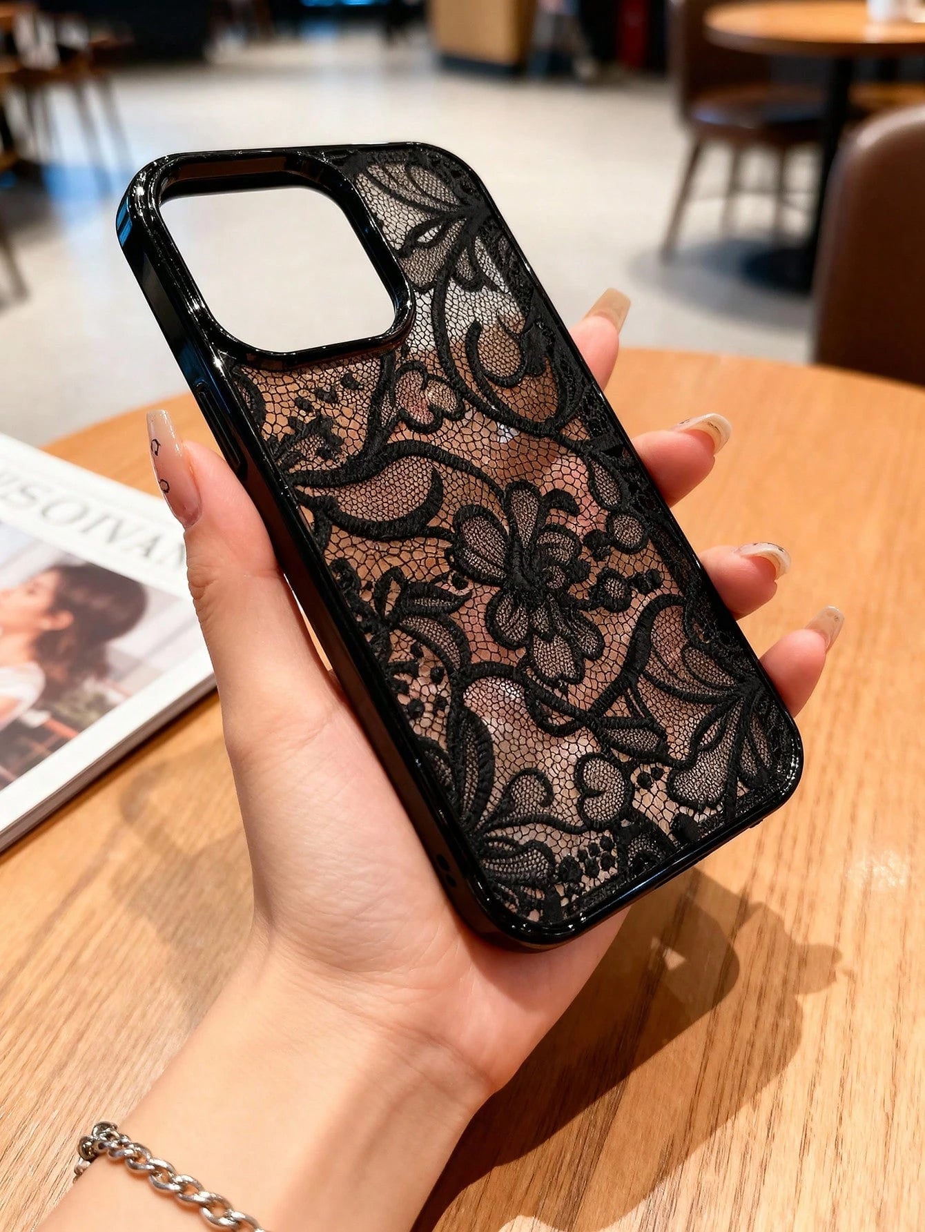 1pc Elegant White Lace Floral Pattern Phone Case, TPU Shockproof Protective Cover, Compatible With IPhone 17/16/15/14/13/12/11/Pro/Pro Max/Plus, Suitable As Gift For Family, Couples, Friends