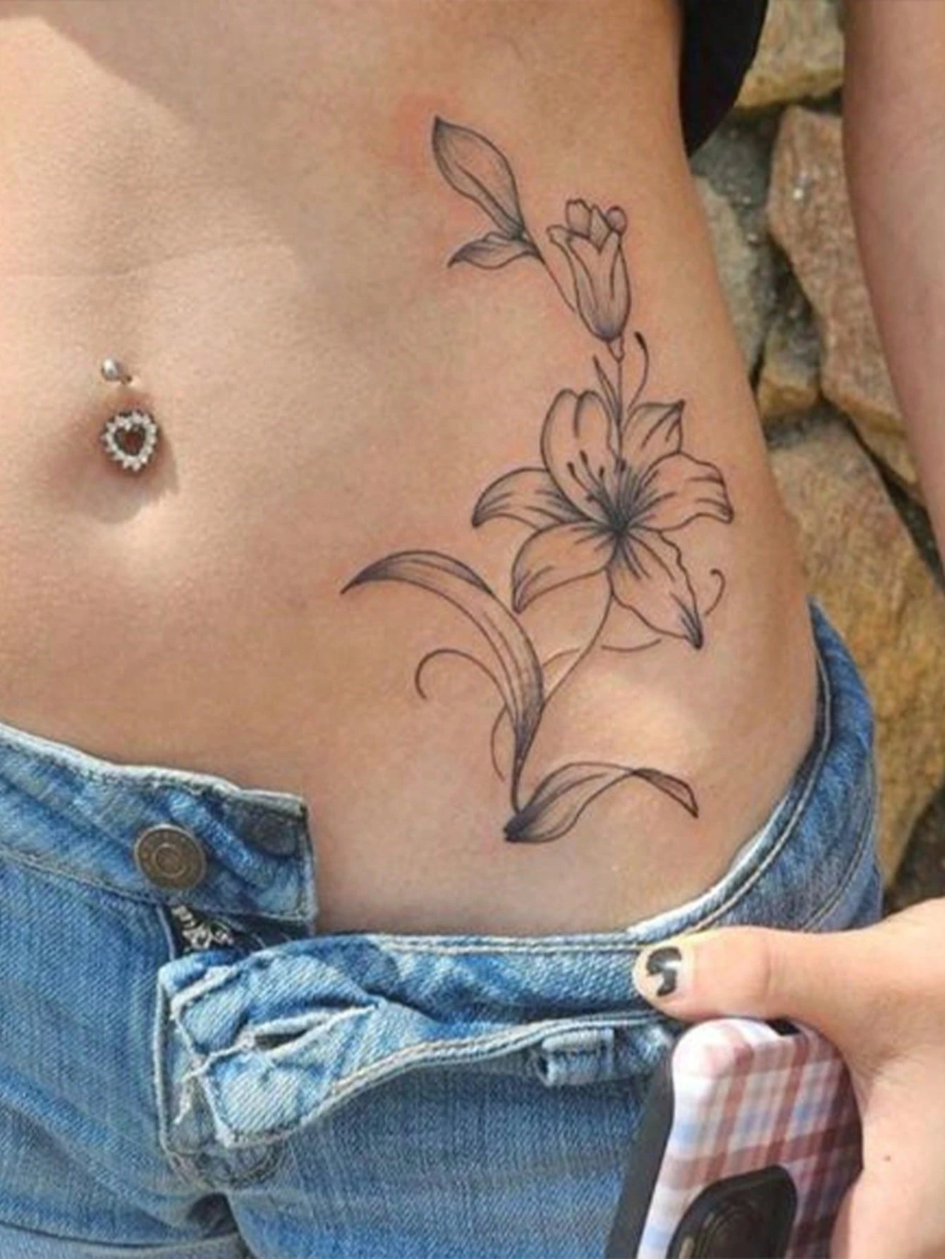1pc Fashionable Waterproof Lily Flower Line Tattoo Sticker, Side Waist Fresh Floral Vine Pattern Fake Temporary Tattoo Suitable For People,Sketch Style