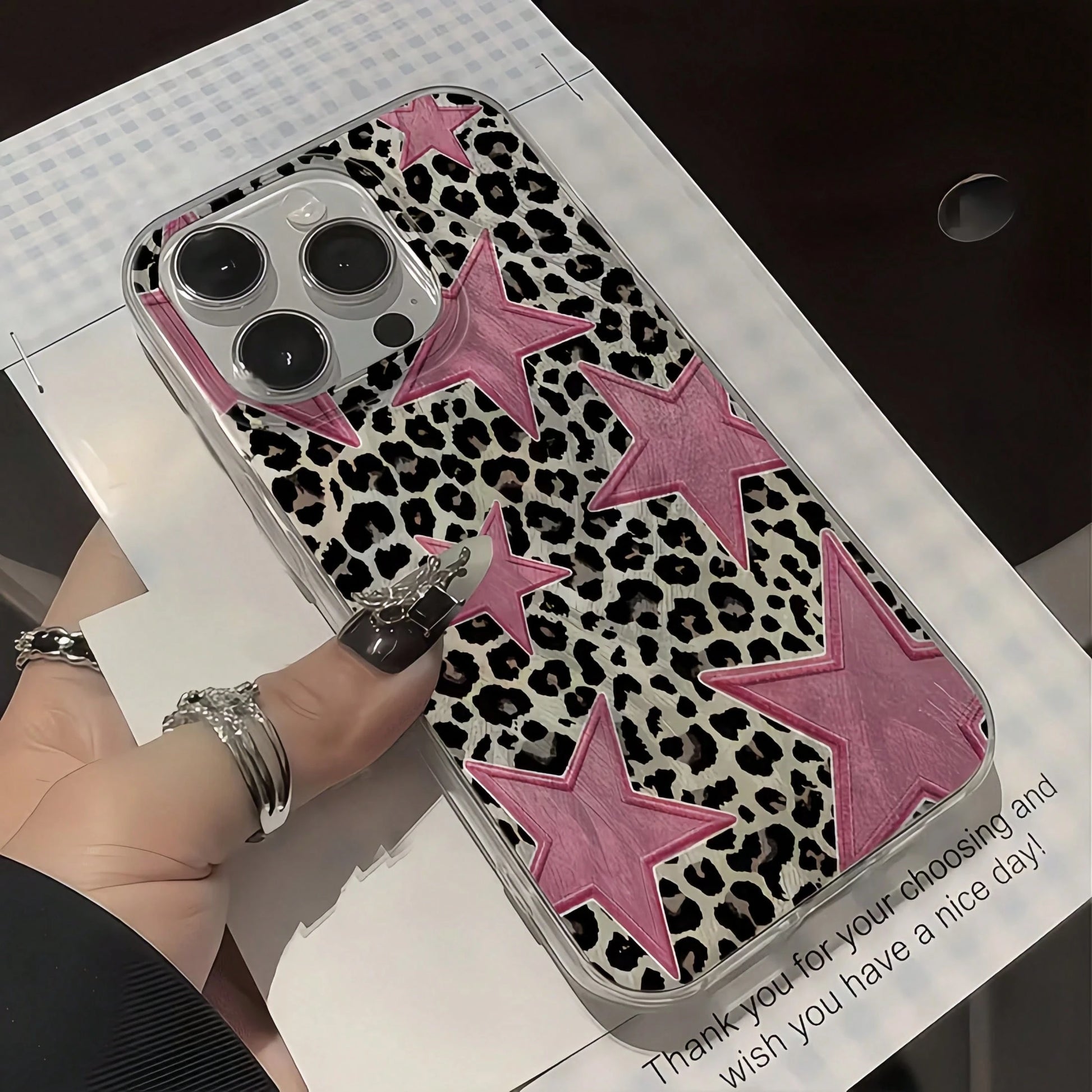 1pc Feather Shell IMD Lens Protection Anti-Drop Black & Pink Leopard Star Pattern Personalized Phone Case Compatible With IPhone 16 Pro Max, 17/16/15/14 Plus/13/12/11, Also Fits Series