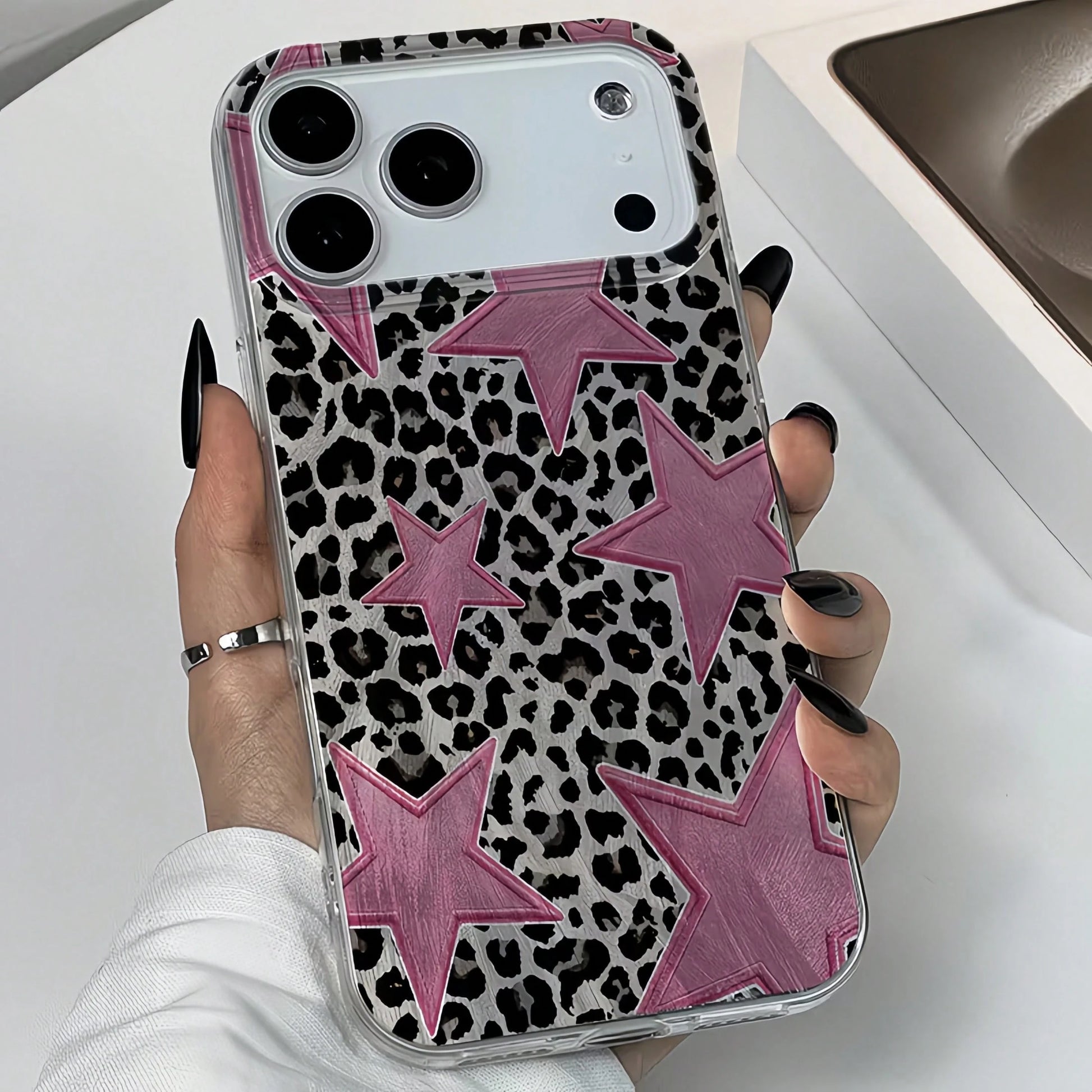 1pc Feather Shell IMD Lens Protection Anti-Drop Black & Pink Leopard Star Pattern Personalized Phone Case Compatible With IPhone 16 Pro Max, 17/16/15/14 Plus/13/12/11, Also Fits Series