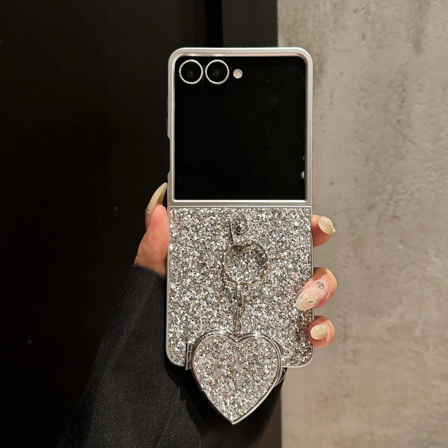 1pc Girls Silver Shell Silver Glitter Heart Mirror Personalized Design Fashion Popular New Folding Phone Case Protective Cover Compatible With Galaxy Z Fold 8 Galaxy Z Fold 8Ultra Galaxy Z Fold 7/6 Ga