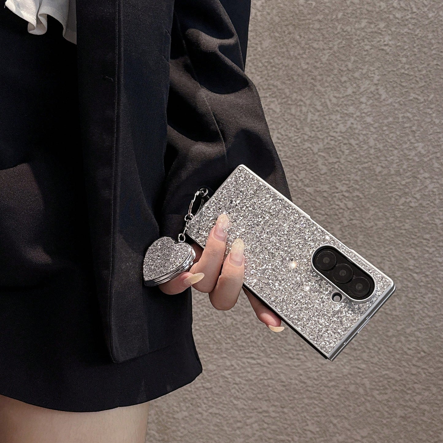 1pc Girls Silver Shell Silver Glitter Heart Mirror Personalized Design Fashion Popular New Folding Phone Case Protective Cover Compatible With Galaxy Z Fold 8 Galaxy Z Fold 8Ultra Galaxy Z Fold 7/6 Ga