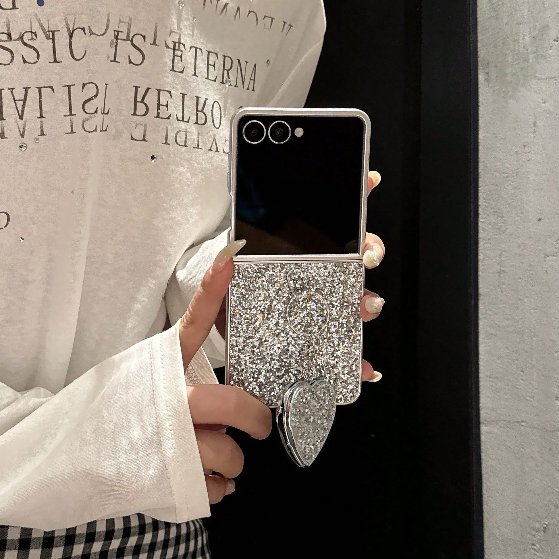 1pc Girls Silver Shell Silver Glitter Heart Mirror Personalized Design Fashion Popular New Folding Phone Case Protective Cover Compatible With Galaxy Z Fold 8 Galaxy Z Fold 8Ultra Galaxy Z Fold 7/6 Ga