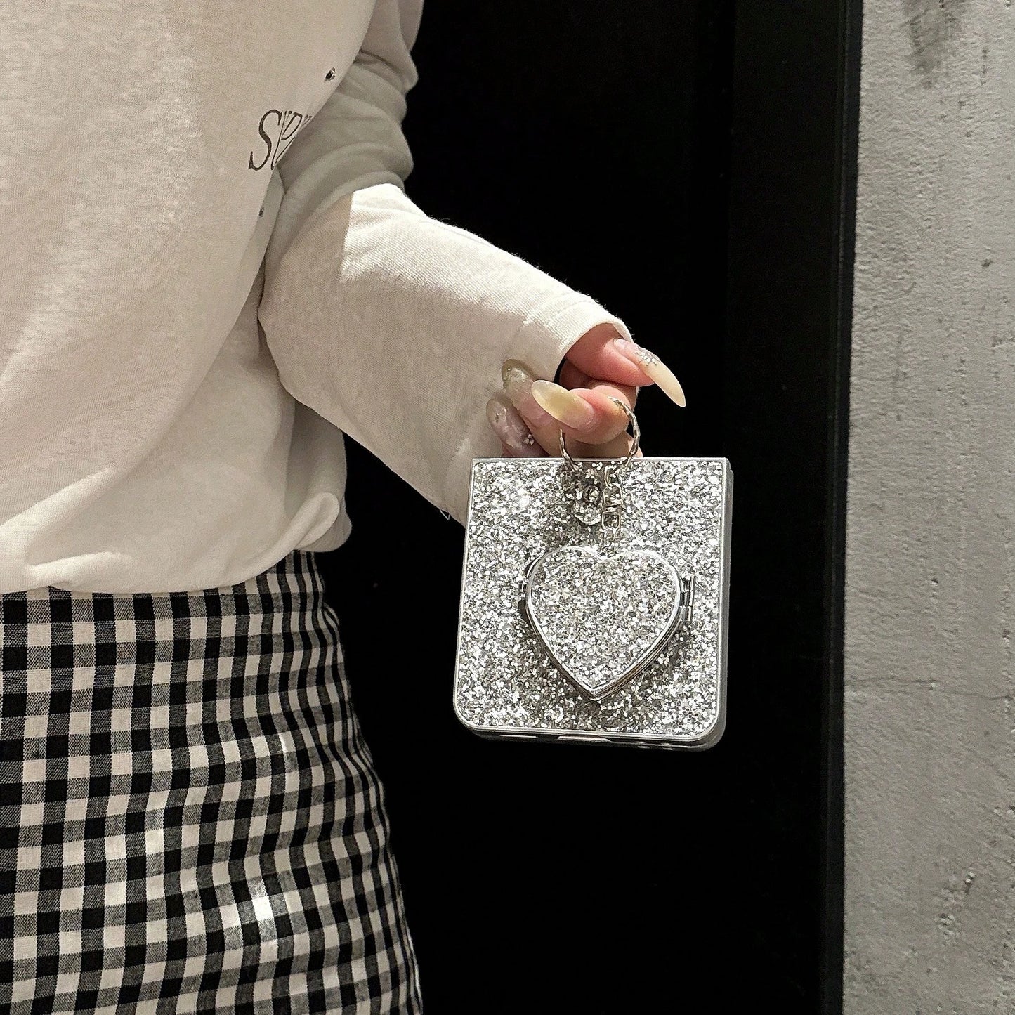 1pc Girls Silver Shell Silver Glitter Heart Mirror Personalized Design Fashion Popular New Folding Phone Case Protective Cover Compatible With Galaxy Z Fold 8 Galaxy Z Fold 8Ultra Galaxy Z Fold 7/6 Ga