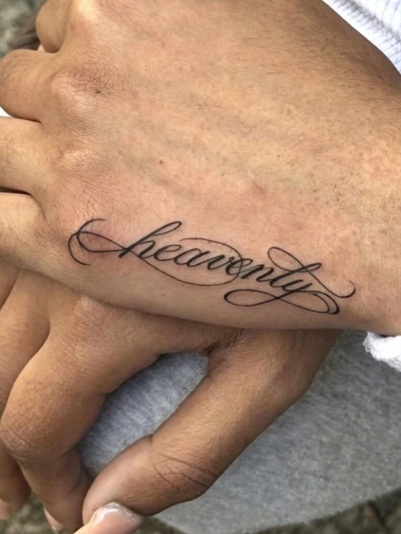 1pc Handwritten "Heavenly" Pattern Temporary Tattoo Sticker, With A Realistic Tattoo Design. Suitable For Daily Travel, Music Festivals, Games, Graduation Gifts. Lasts For 3-5 Days.