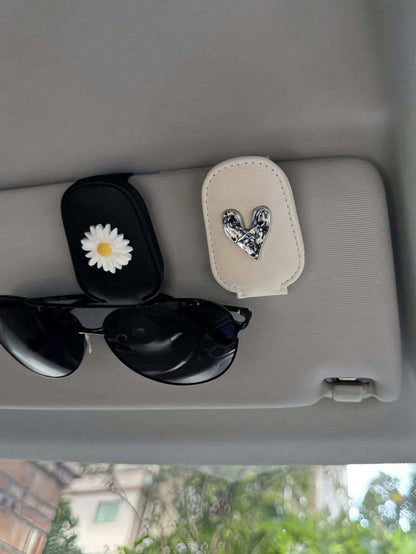 1pc Magnetic Car Eyewear Holder With Cute 3D Daisy Decor, PU Leather Sunglasses Holder, Car Eyewear Fixed Bracket, Unisex Fashion Car Interior Accessory, Black Car Eyewear Storage Clip, Car Decoration