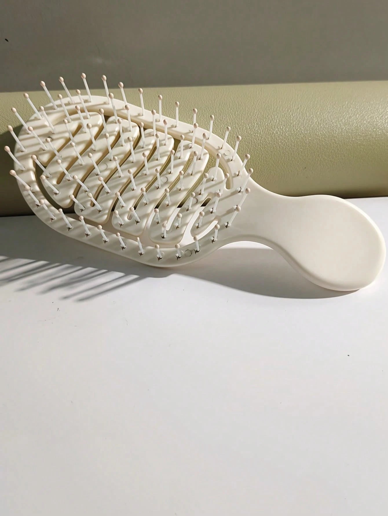 1pc Mini Size Ivory Hollow Design Styling Comb, Dual Use Wet & Dry Hair Brush, Detangling Brush For Curls, Slick Back Edge Brush, Professional Hairdressing Tool, Travel Hairbrush