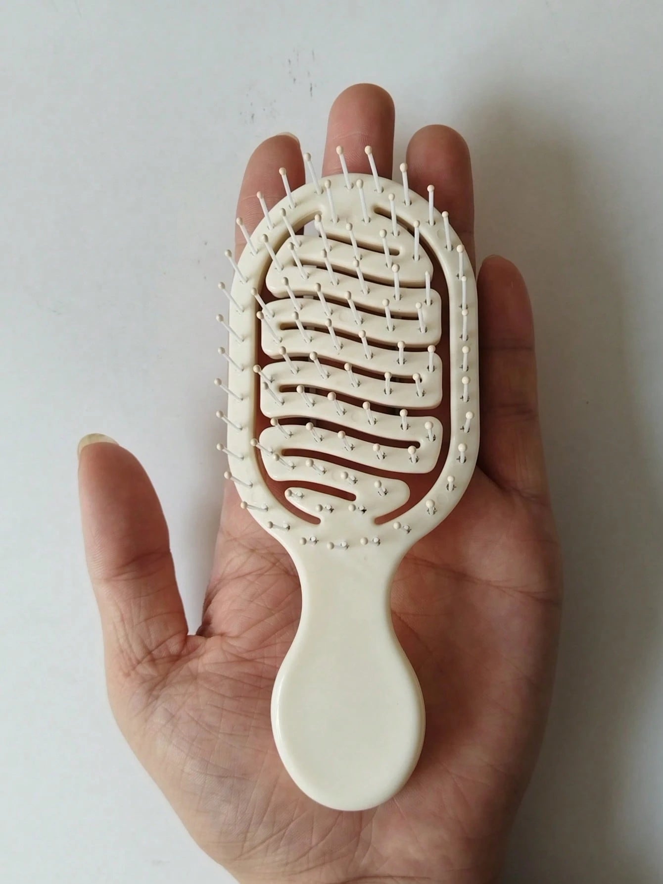 1pc Mini Size Ivory Hollow Design Styling Comb, Dual Use Wet & Dry Hair Brush, Detangling Brush For Curls, Slick Back Edge Brush, Professional Hairdressing Tool, Travel Hairbrush