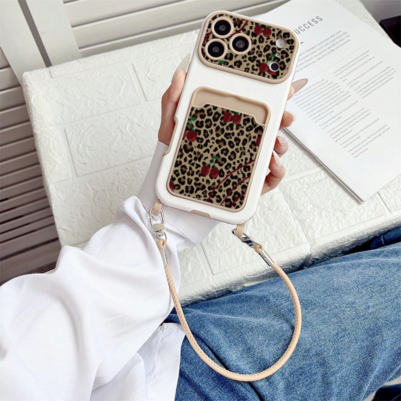 1pc Minimalist Viral Style Cocoa Card Slot Brown Leopard Print Phone Case, Pink & Black Contrast Print Anti-Loss Hand Strap Shell, Same Style Retro Sweet & Cool Shockproof Soft Case With Matching Wris
