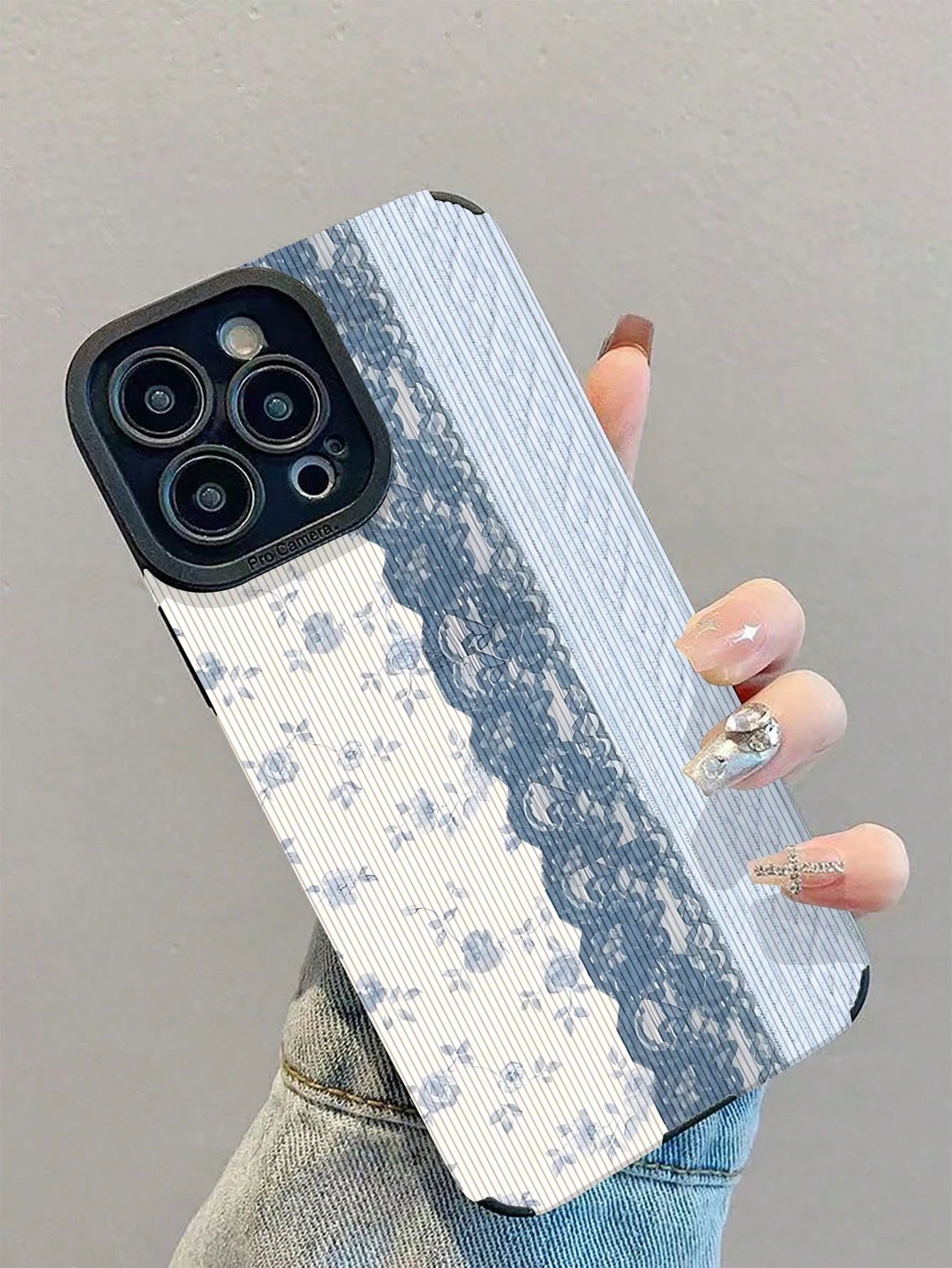 1pc New Fashion Vintage Patchwork Blue Lace Floral Pattern Shockproof Leather Phone Case, Daily Protection Essential, Style, Perfect Gift For Friends, Family, Etc., For IPhone17/17Air/17Pro/17ProMax/I