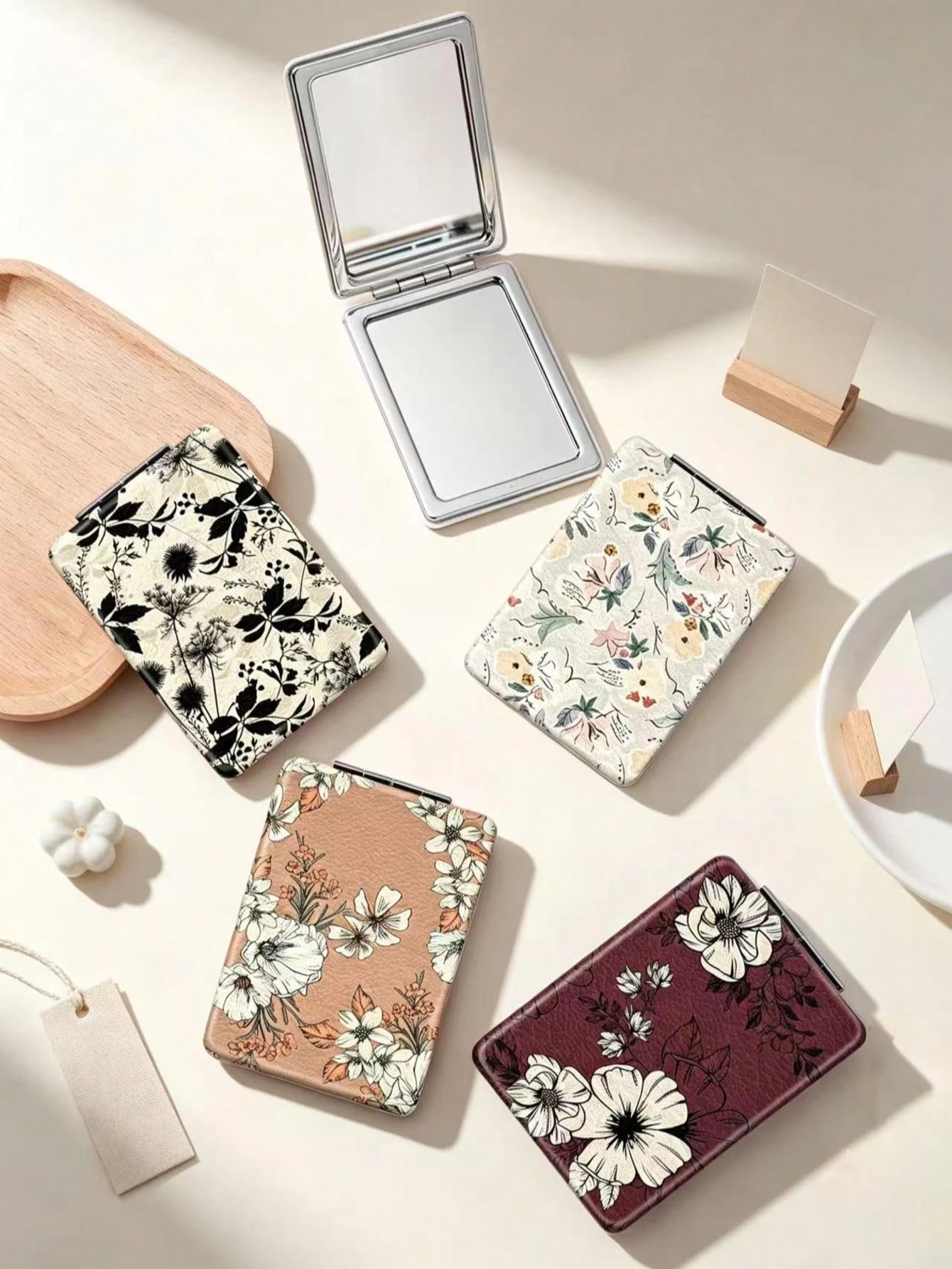1PC Oil Painting Pastoral Series Portable Folding Makeup Mirror, Lightweight Ultra-Thin Convenient Durable PU Leather, Suitable For Various Occasions Travel Party Work School, Fit For All Ages