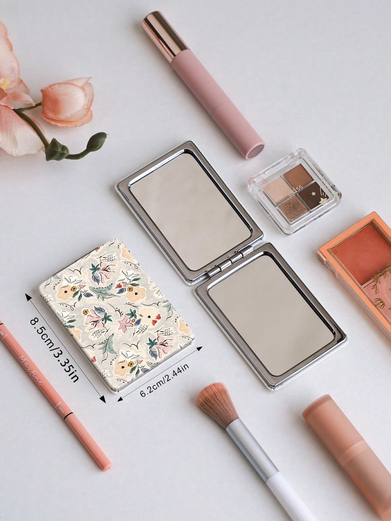 1PC Oil Painting Pastoral Series Portable Folding Makeup Mirror, Lightweight Ultra-Thin Convenient Durable PU Leather, Suitable For Various Occasions Travel Party Work School, Fit For All Ages