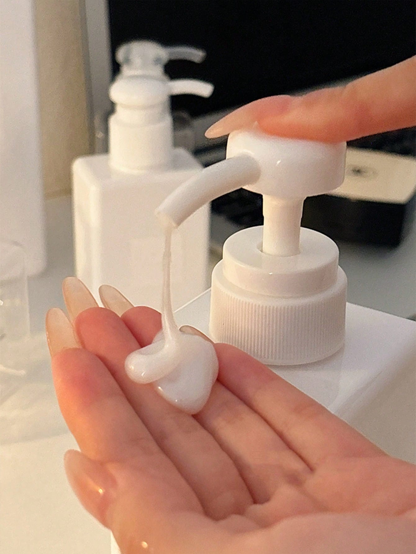 1pc Refillable Liquid Soap Dispenser Bottle, Pump Style Empty Bottle For Shampoo, Body Wash, Moisturizer, Multi-Size 100ml/150ml/250ml/450ml Small Lotion Bottle, Suitable For Dorm, Hotel, Home Laundry