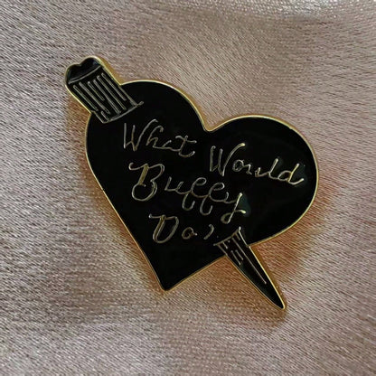 1pc Retro Metal Heart-Shaped Brooch, Engraved With "What Would Buffy Do?" Classic Black Personalized Letter Pin, Accessory For Clothes, Hats, Bags, Daily Wear Backpack For School Office Accessories Sh