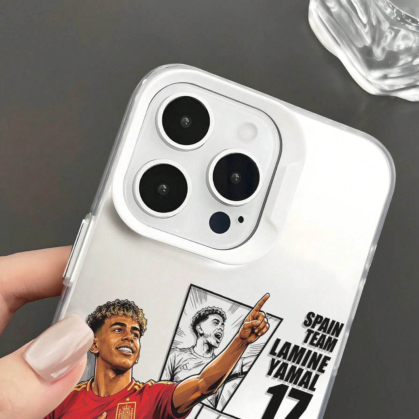 1pc Spanish Yamal #17 American Comic Panel Collage Full Coverage Anti-Drop Phone Case, Ins Retro Street Football Fan Unisex Niche Commemorative Gift Protective Cover, Compatible With IPhone17/17Pro/17