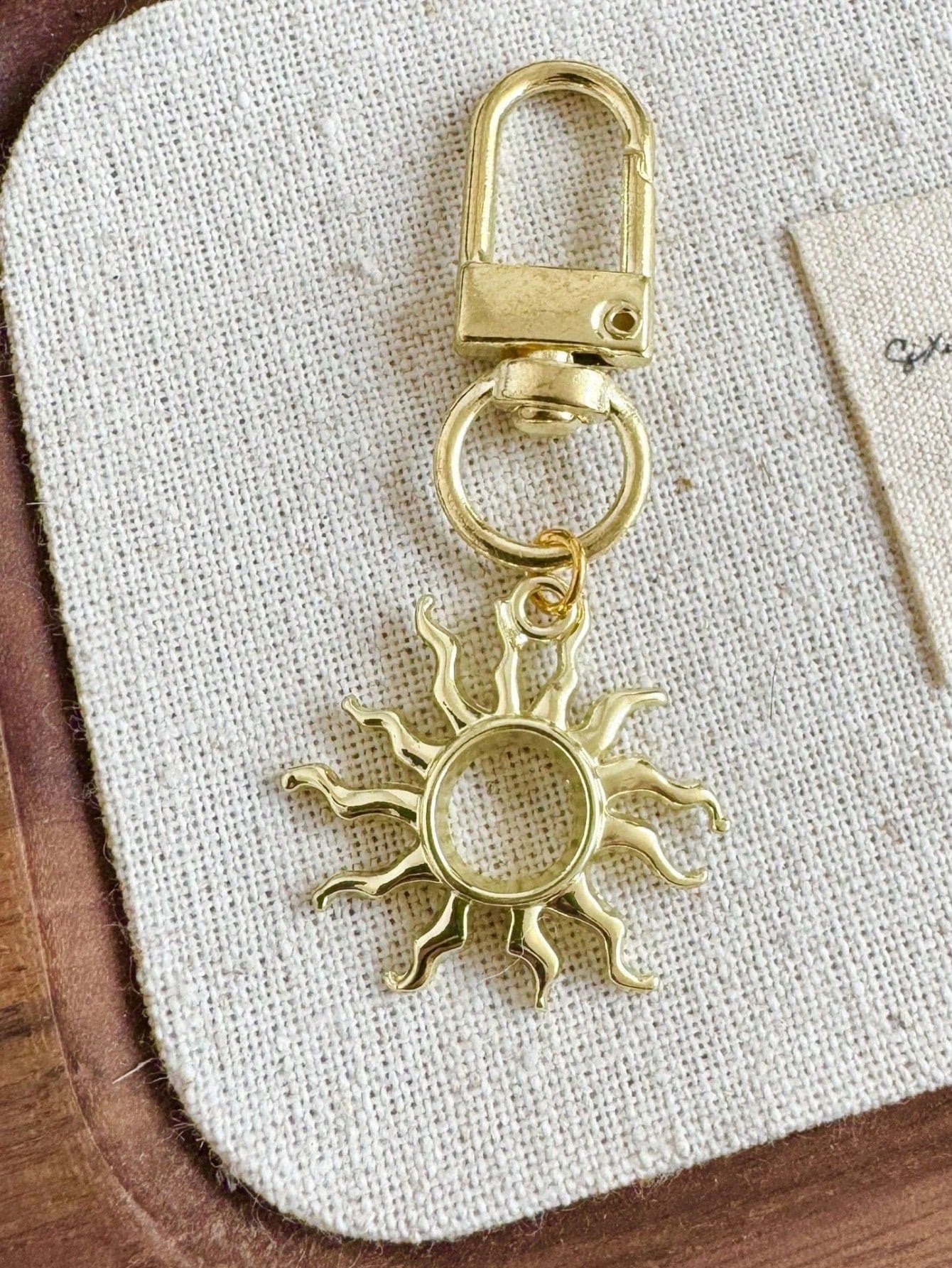 1pc Unisex Minimalist Sun Shaped Keychain Indie Style Student/Couple Gift Backpack Accessory Keychain Accessories Gold Keychain