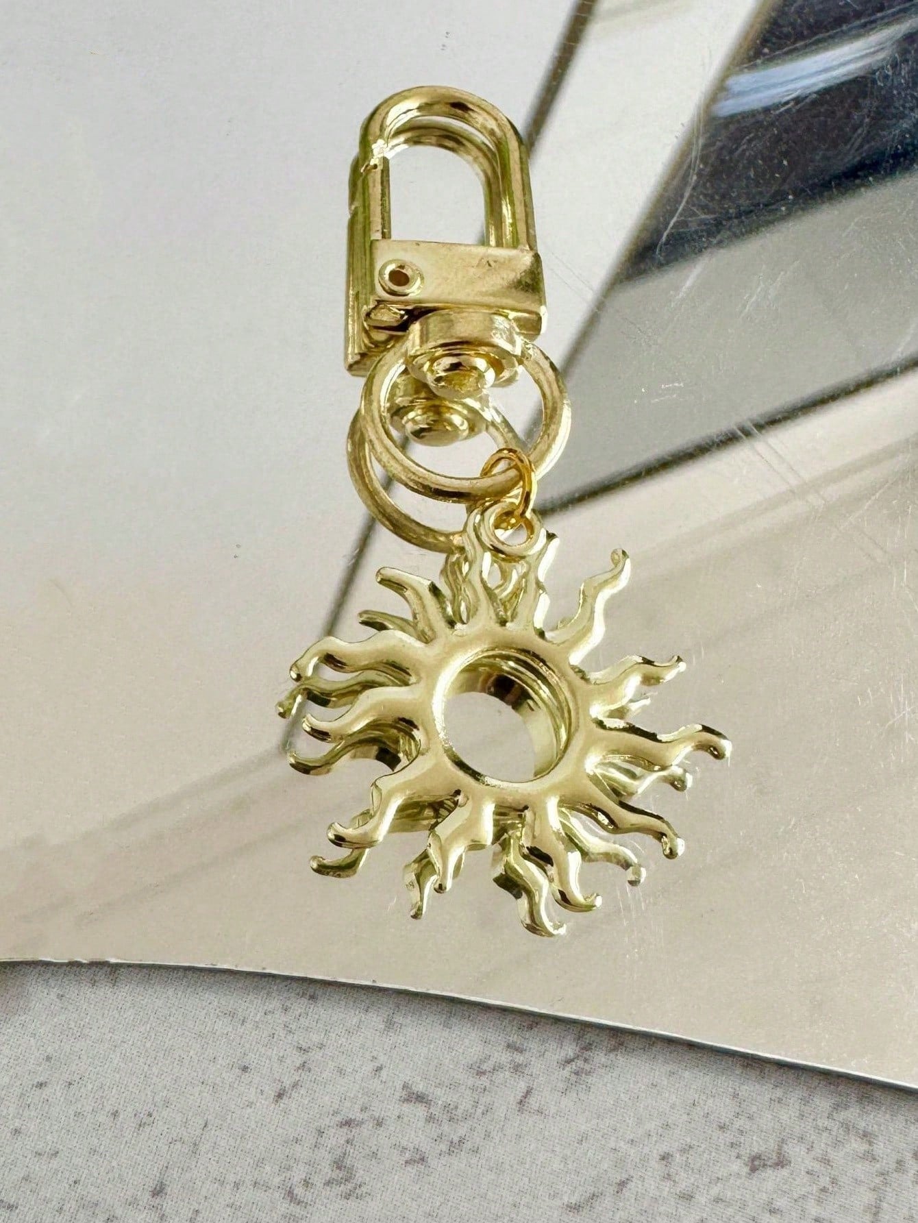 1pc Unisex Minimalist Sun Shaped Keychain Indie Style Student/Couple Gift Backpack Accessory Keychain Accessories Gold Keychain
