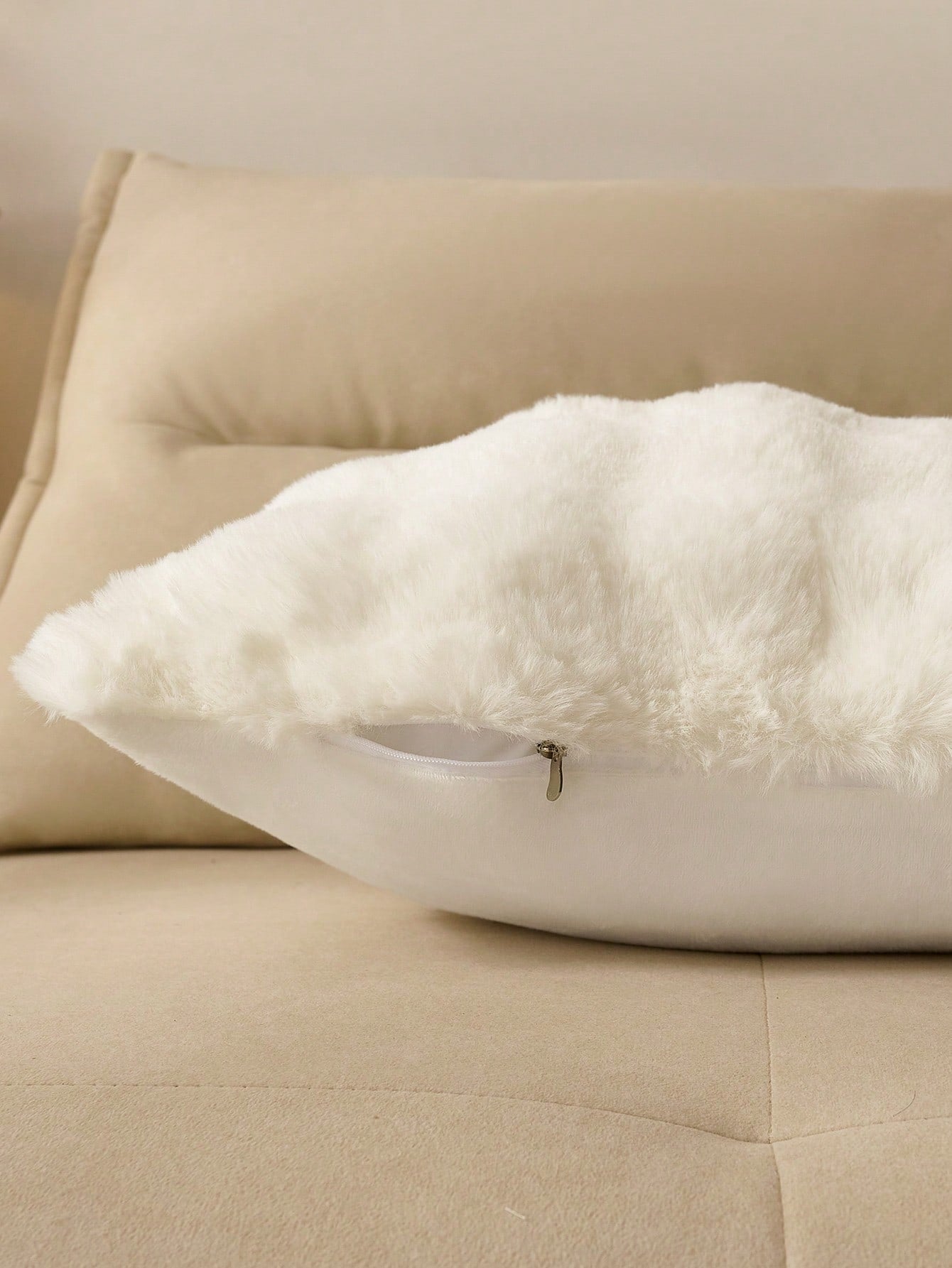 1pc White Decorative Faux Rabbit Fur Cushion Cover Without Filler, Modern Flannelette Fuzzy Plush Throw Pillow Cover Zipper Closure For Home, For Sofa, Living Room