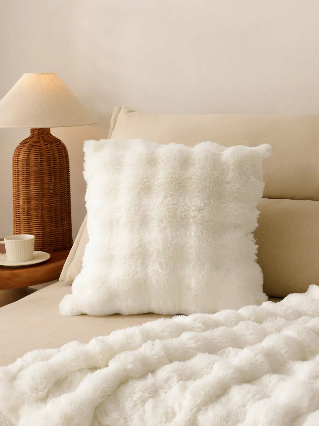 1pc White Decorative Faux Rabbit Fur Cushion Cover Without Filler, Modern Flannelette Fuzzy Plush Throw Pillow Cover Zipper Closure For Home, For Sofa, Living Room